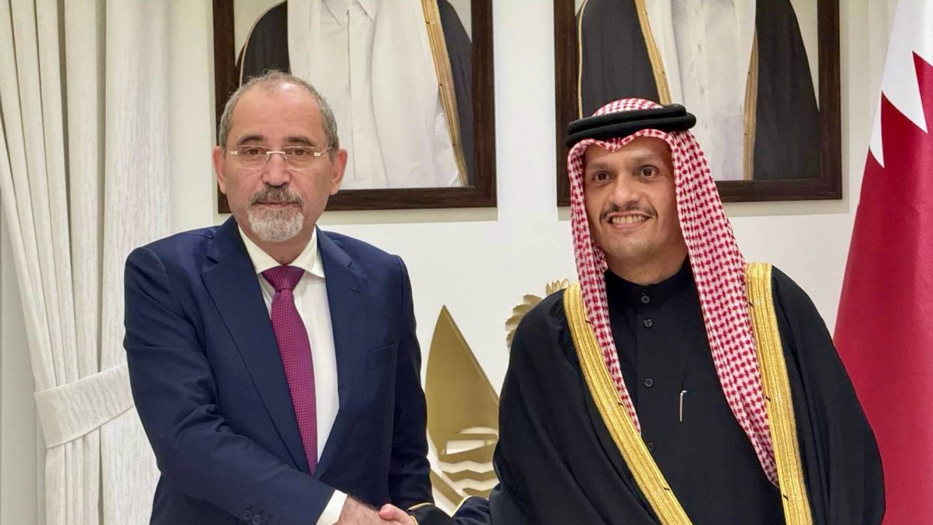 وزير الخارجية أيمن الصفدي ورئيس مجلس الوزراء وزير الخارجية القطري الشيخ محمد بن عبد الرحمن آل ثاني