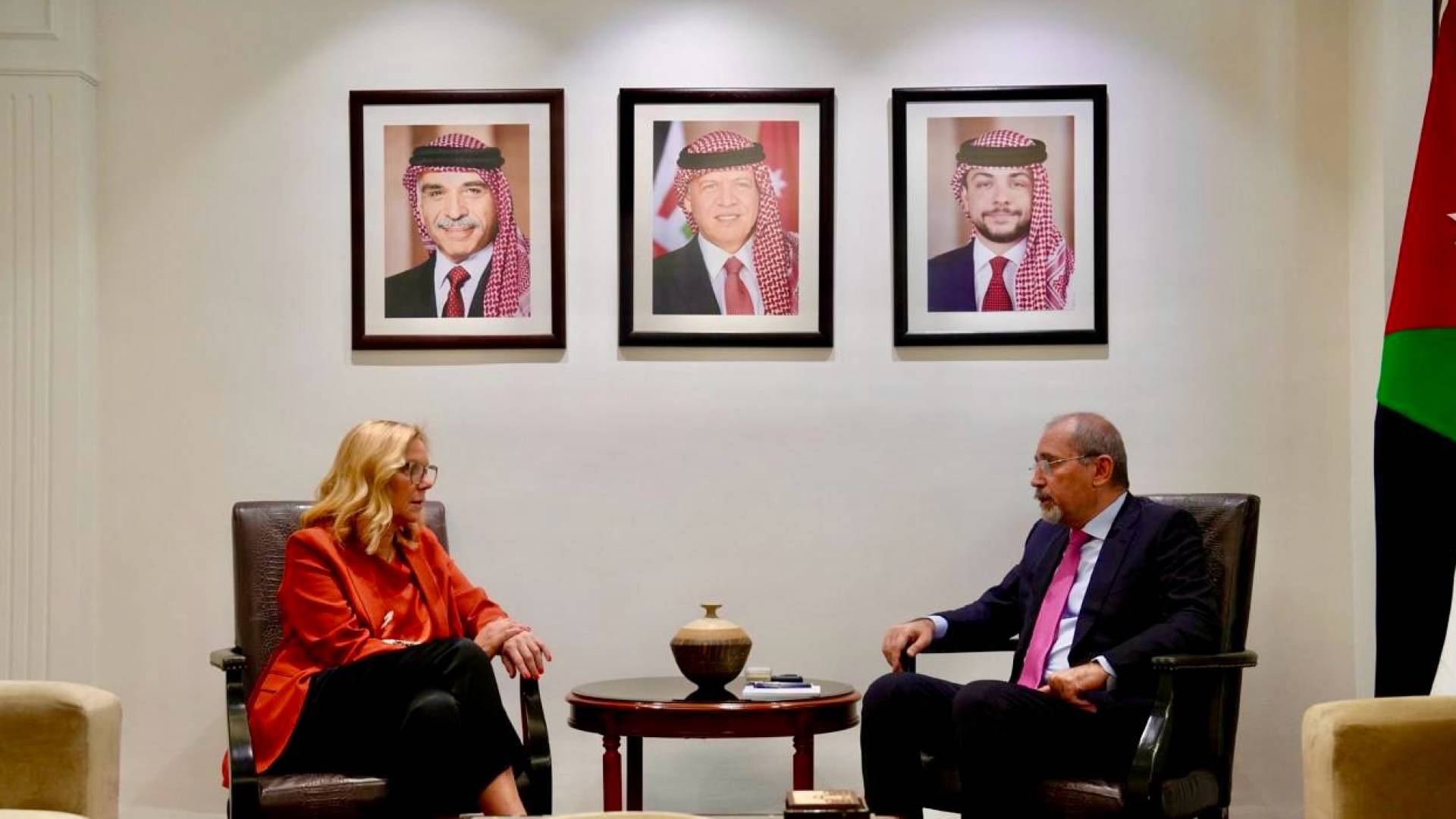 الصفدي يستقبل كبيرة منسّقي الشؤون الإنسانية وإعادة الإعمار في غزة