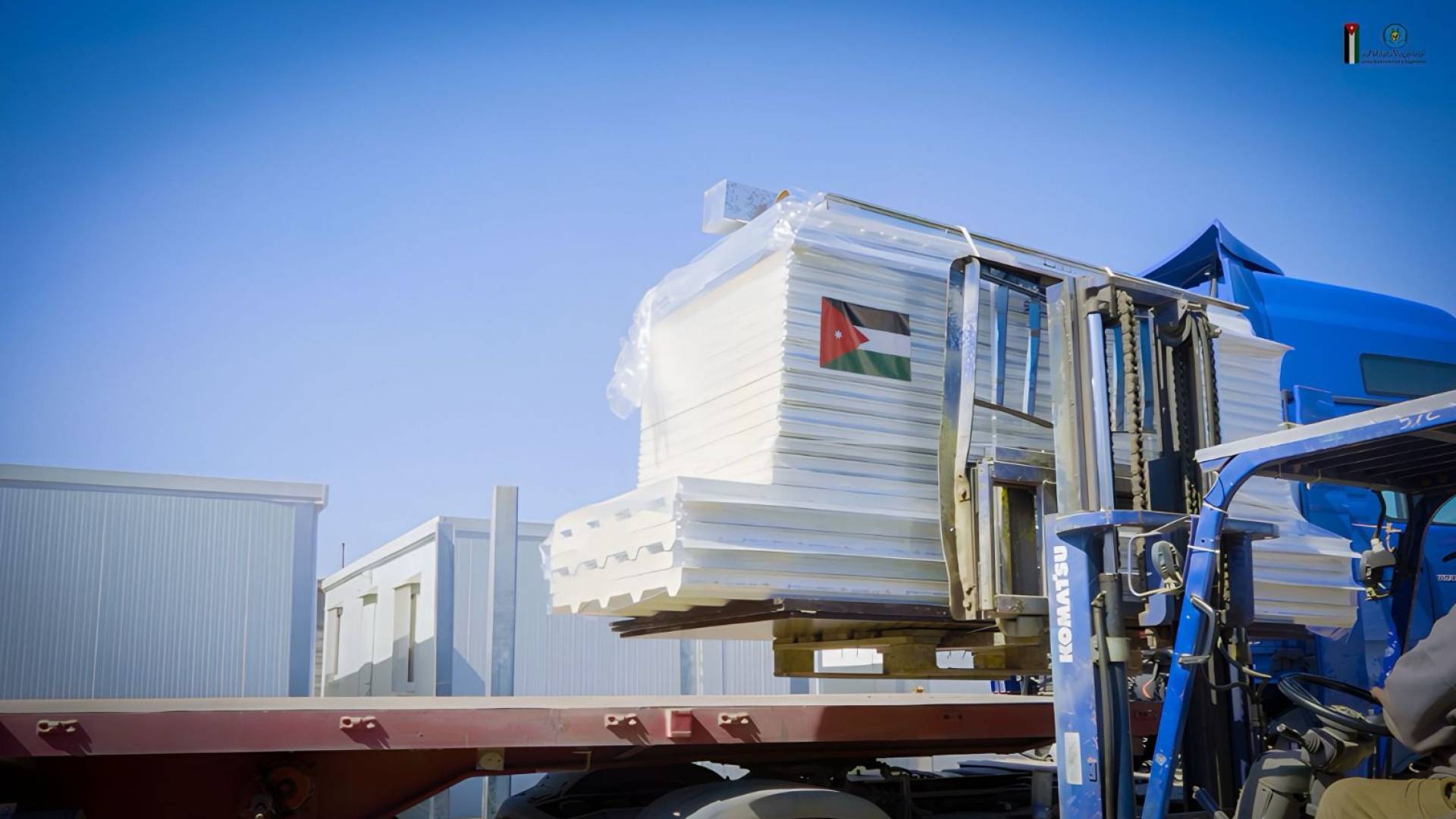 الأردن يبدأ بإرسال البيوت الجاهزة إلى غزة ضمن جهوده الإغاثية المستمرة