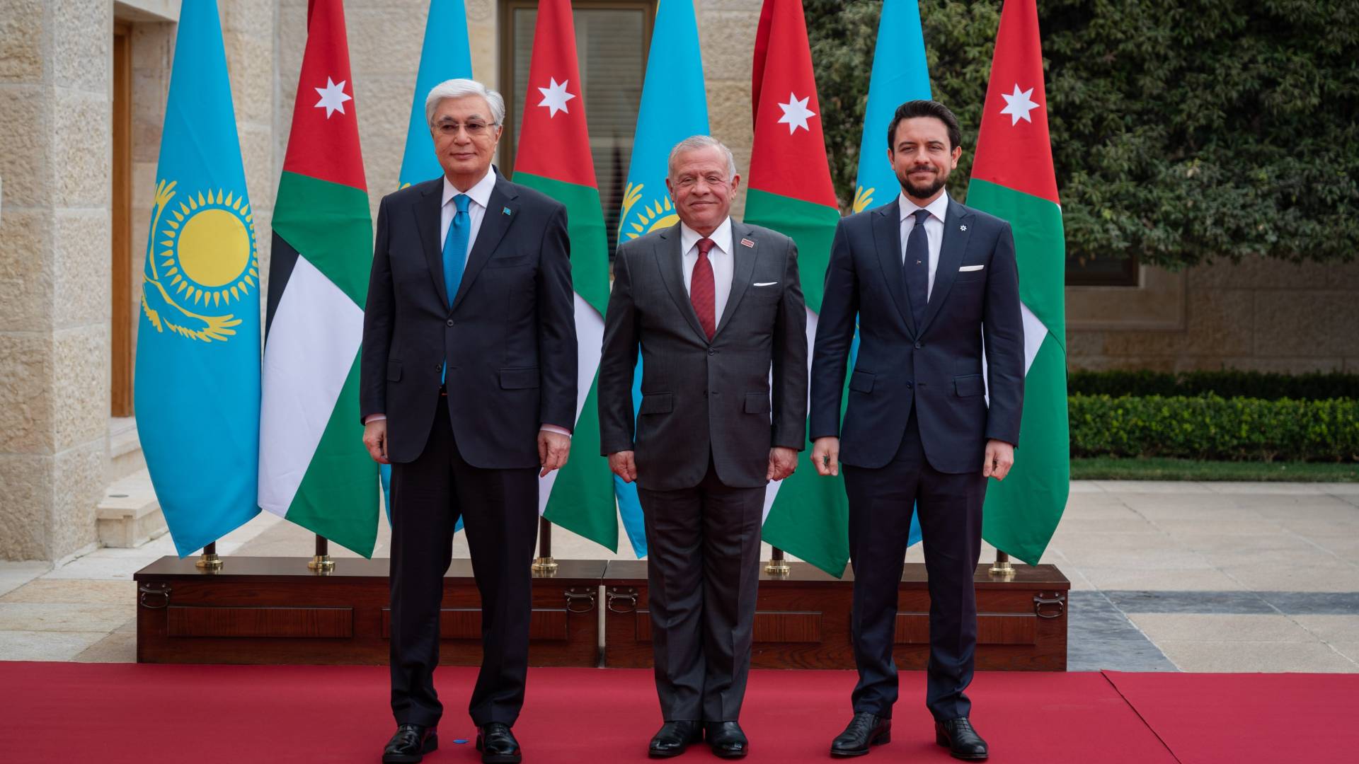 الملك وولي العهد يستقبلان رئيس جمهورية كازاخستان قاسم جومارت توكاييف