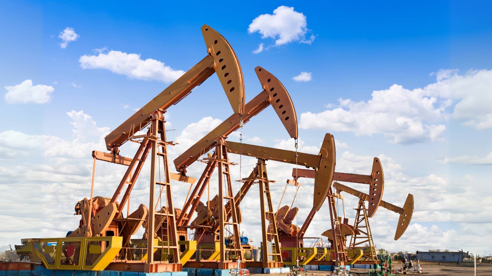 صورة تُظهر حقل نفط