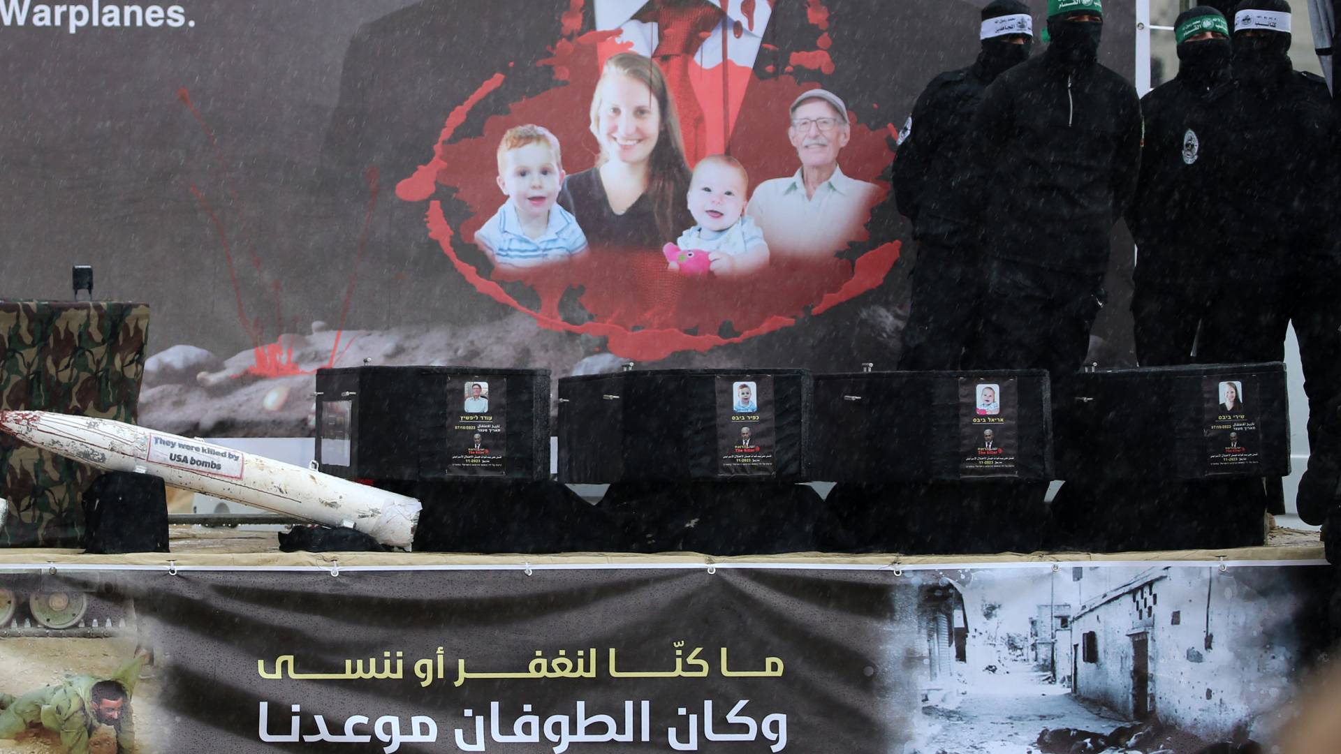 تسليم جثث محتجزين إلى الصليب الأحمر في خان يونس جنوب قطاع غزة