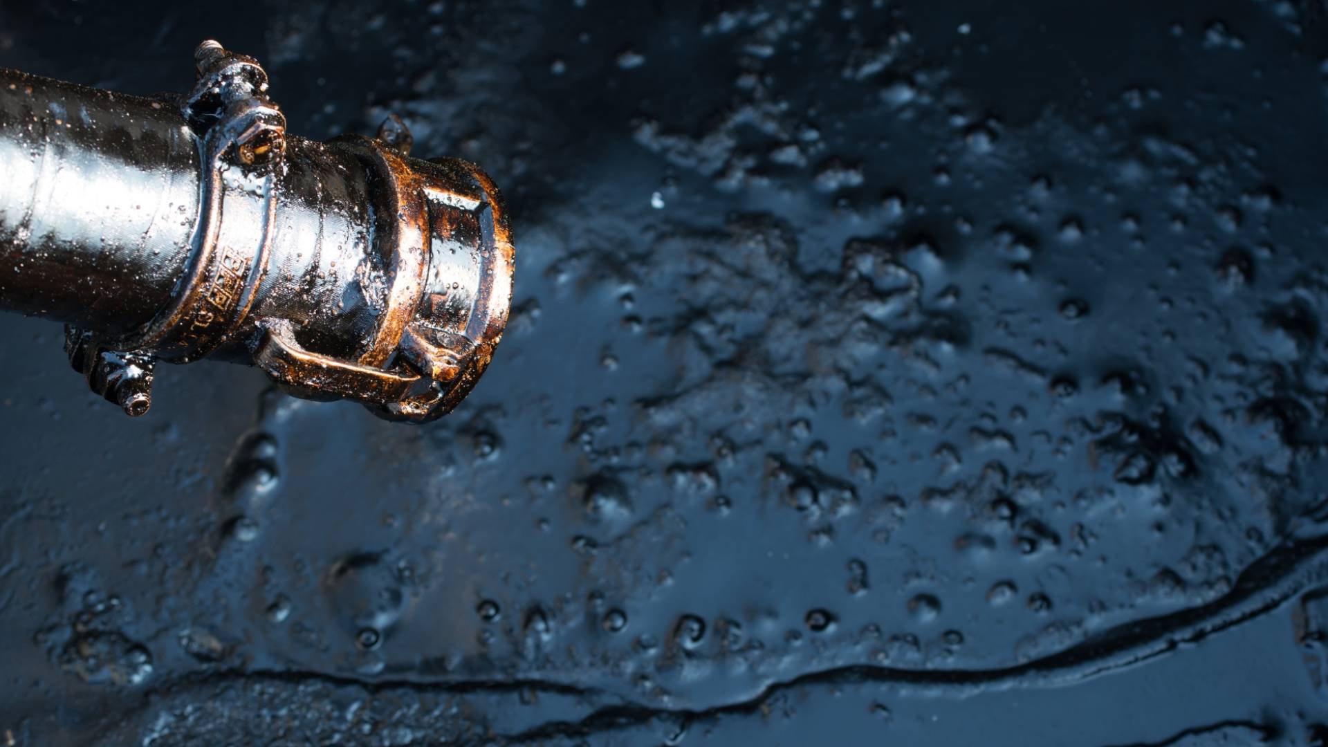 مشتقات نفطية - تعبيرية