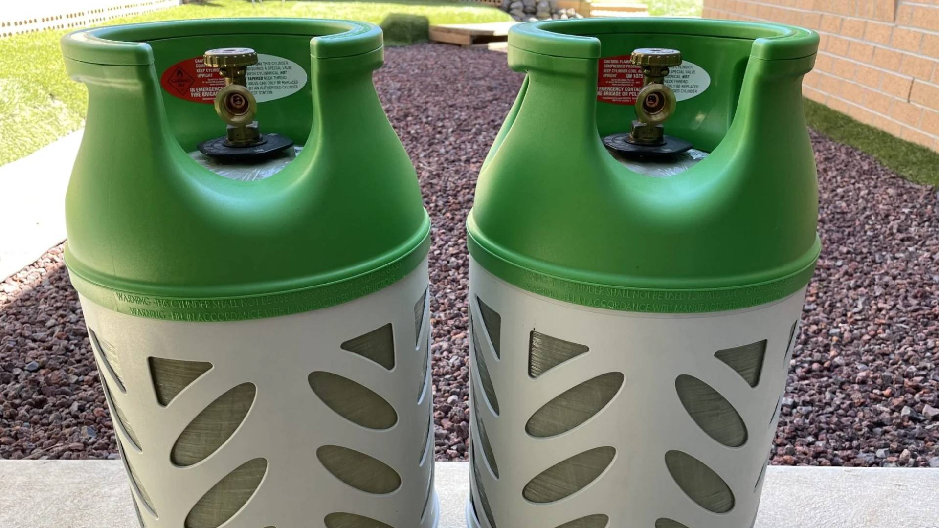 أسطوانات الغاز البلاستيكية - تعبيرية