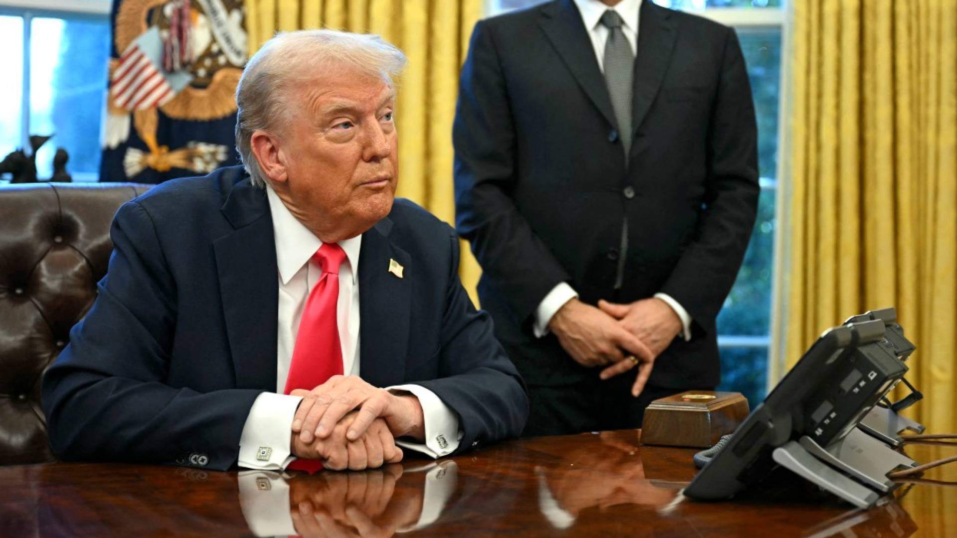 ترمب في المكتب البيضوي بالبيت الأبيض في واشنطن