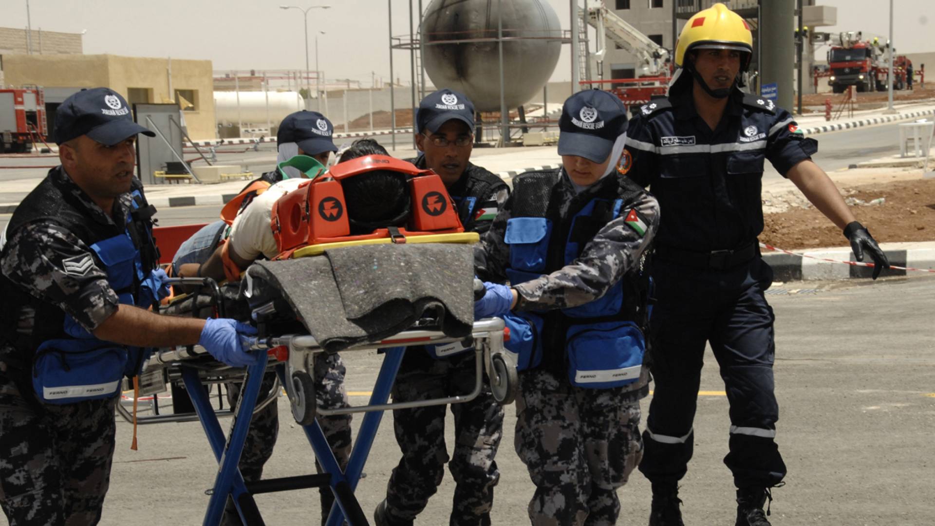 كوادر الدفاع المدني