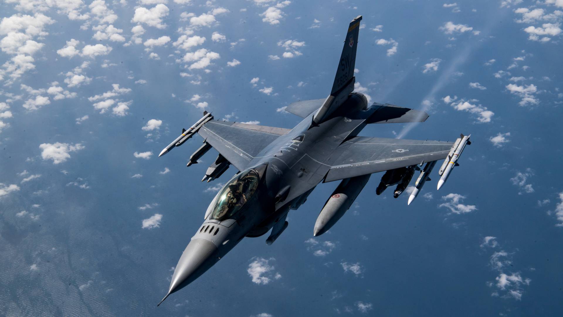 طائرة (كي إف-16)