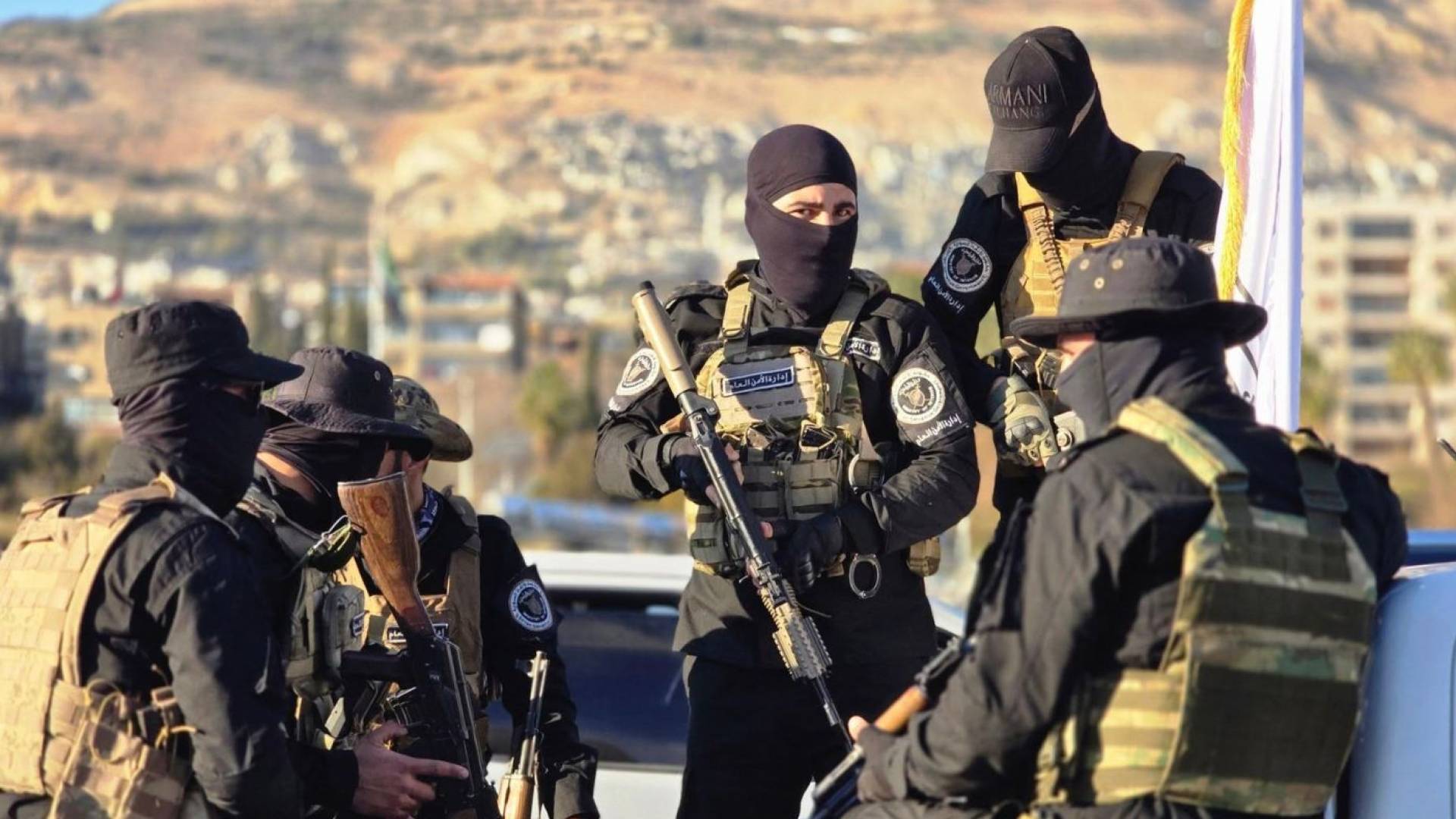 اشتباكات عنيفة في ريف اللاذقية.. فلول النظام السابق تستهدف قوات وزارة الدفاع والإسعاف