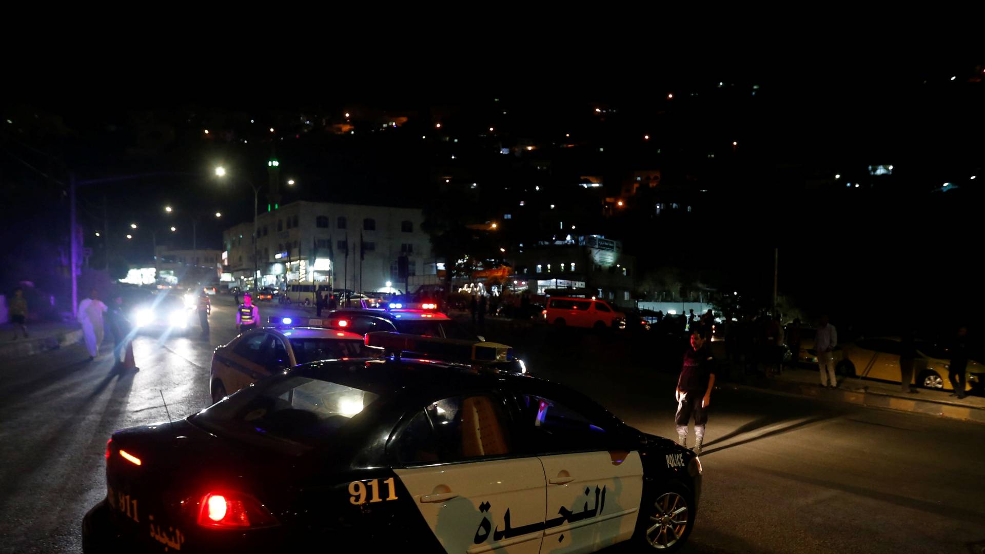 صورة تظهر كوادر الأمن العام