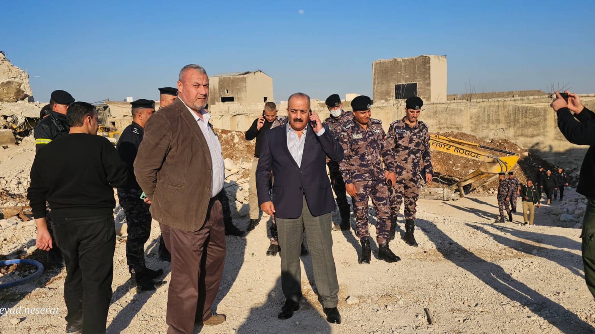 مراسل رؤيا: توفي شخص إثر انهيار مبنى في منطقة حوارة بمحافظة إربد- صور وفيديو