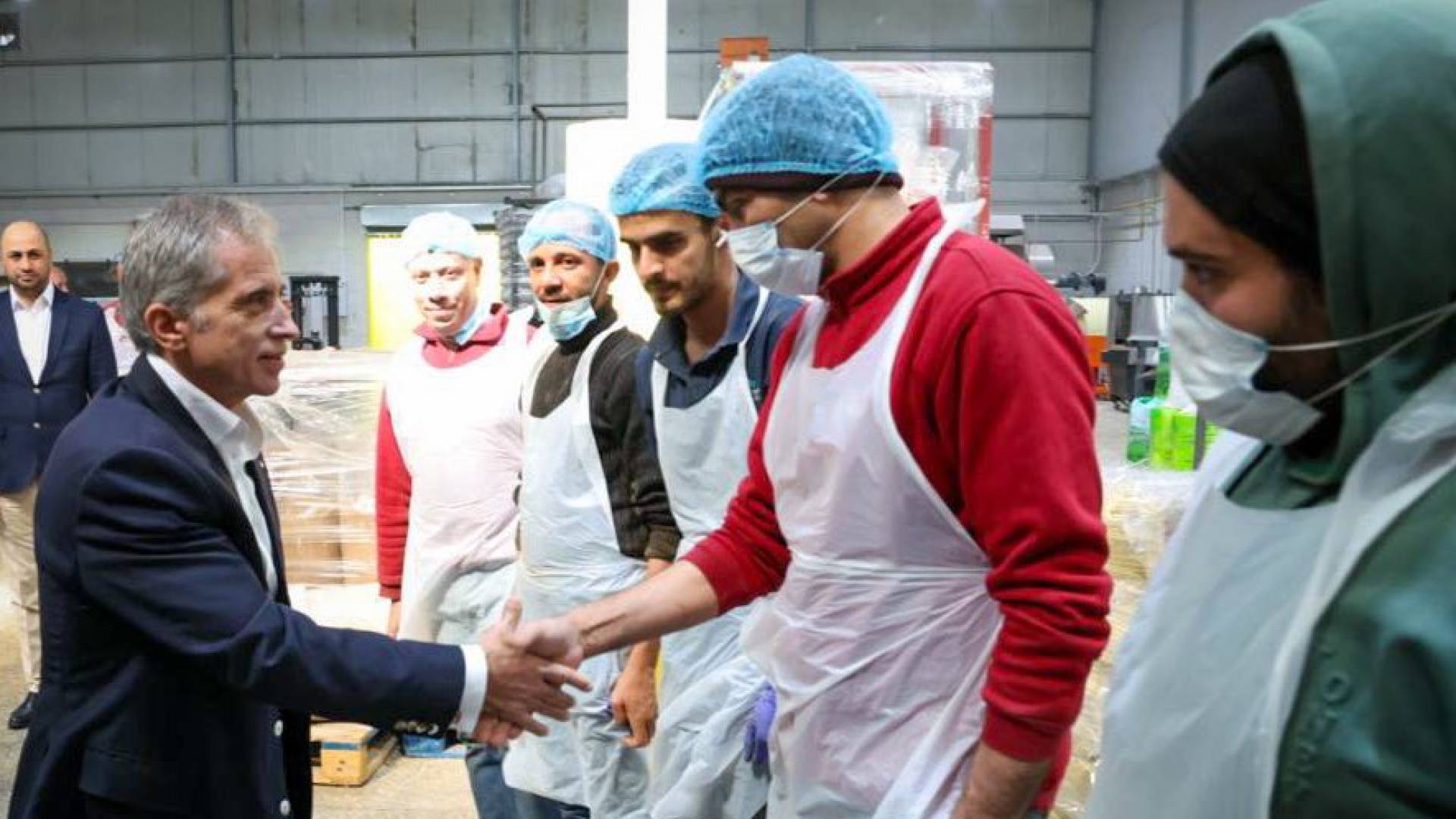 رئيس الوزراء جعفر الحسان في احدى شركات الموقر