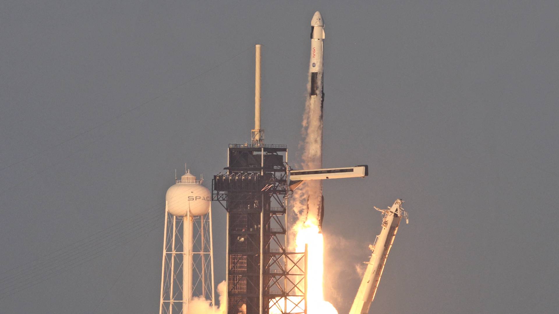 ناسا تطلق مهمة إنقاذ لإعادة رائدين عالقين في الفضاء