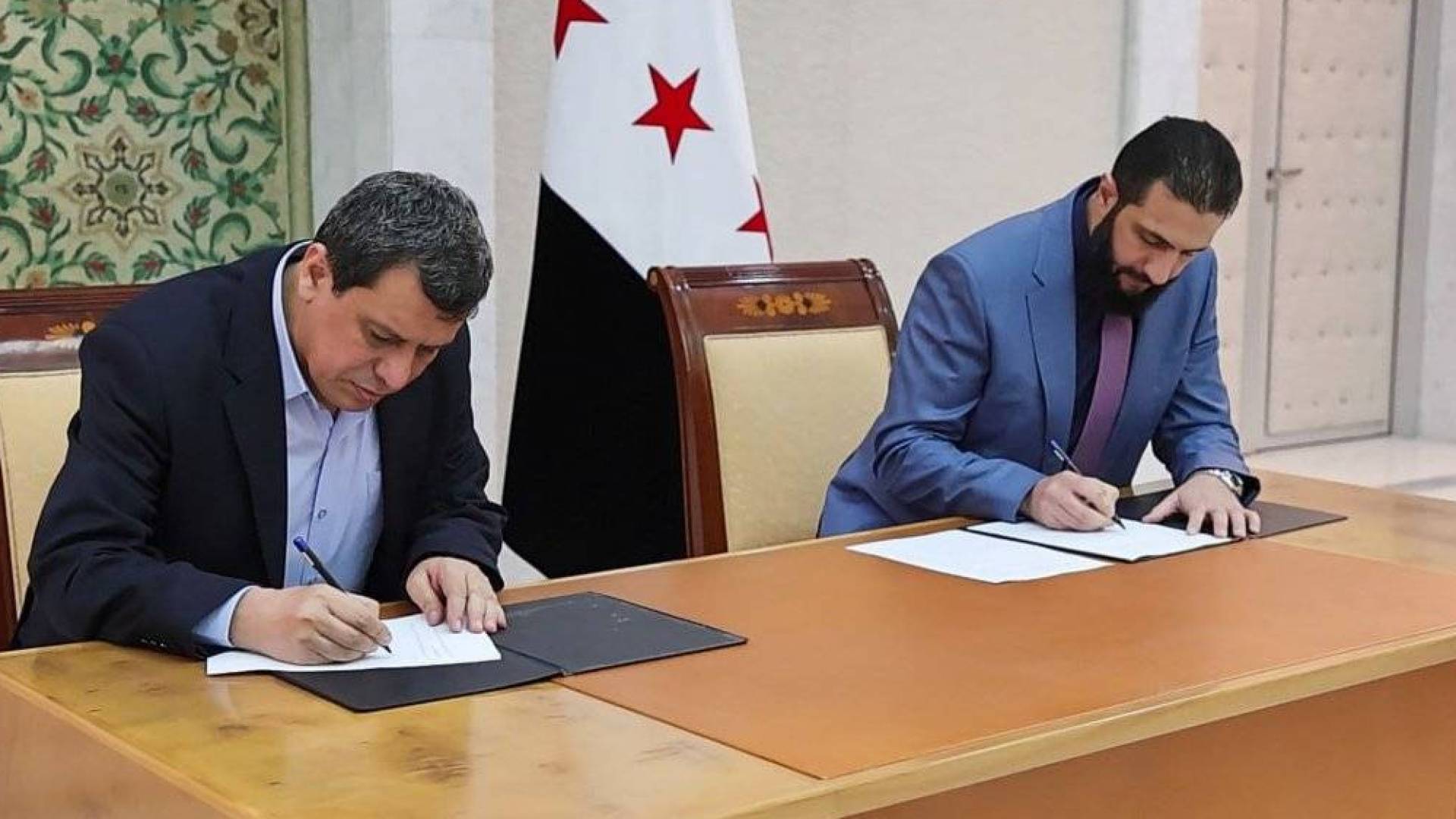 الرئيس السوري احمد الشرع