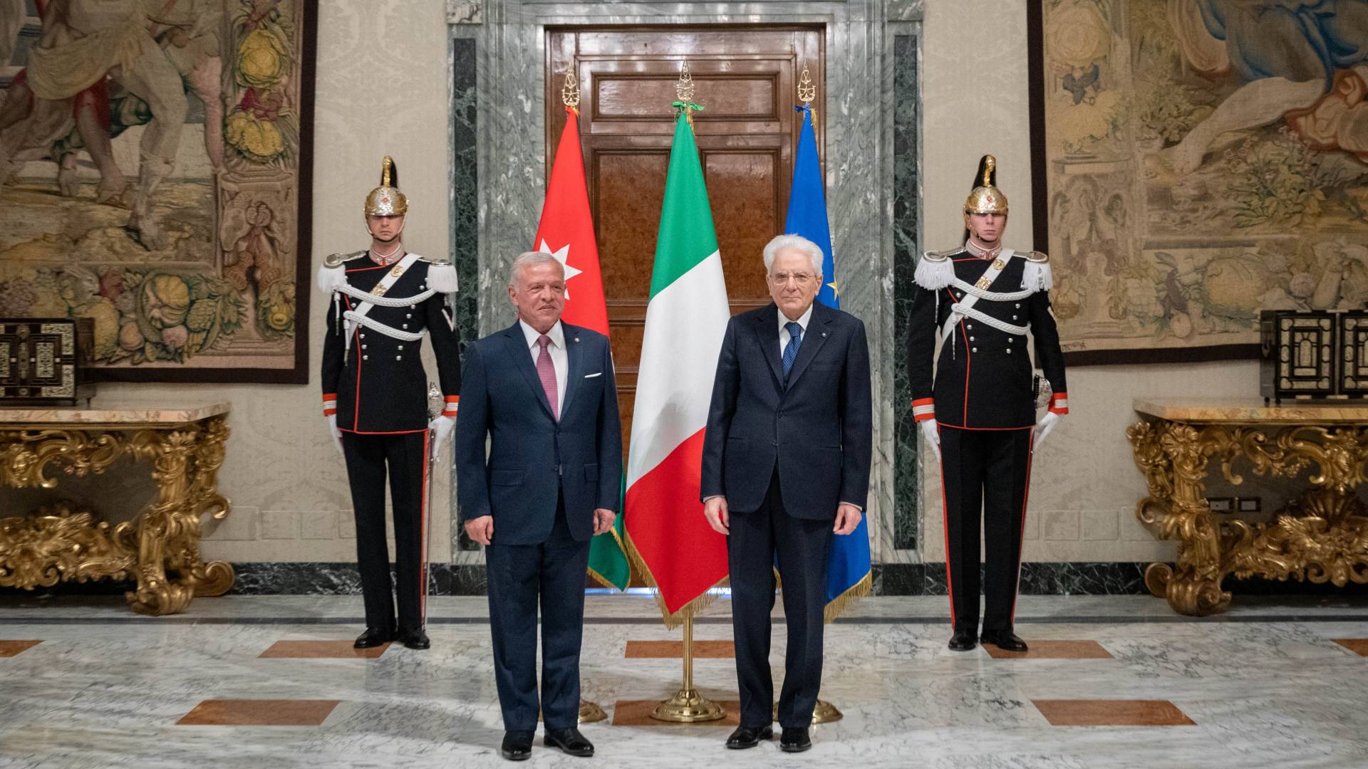 الملك يعقد لقاء مع الرئيس الإيطالي سيرجيو ماتاريلا بالقصر الرئاسي في روما