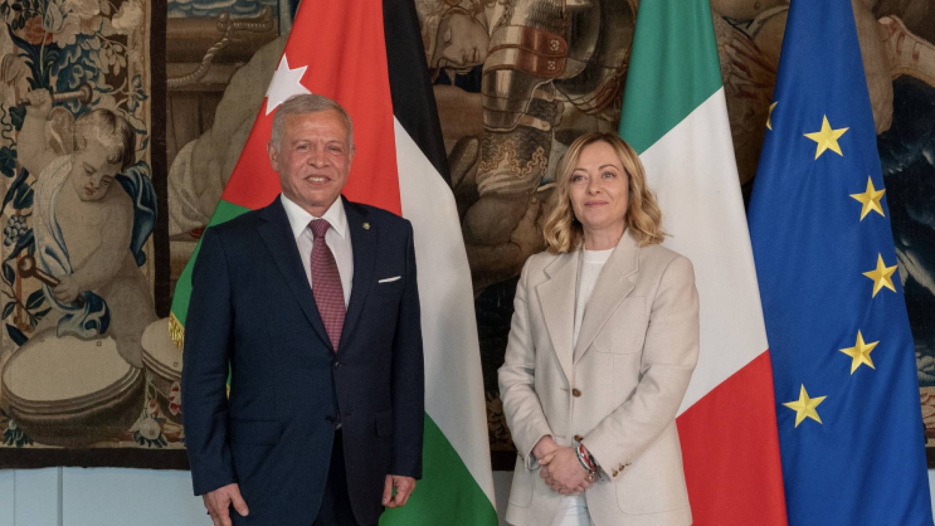 الملك يلتقي ميلوني