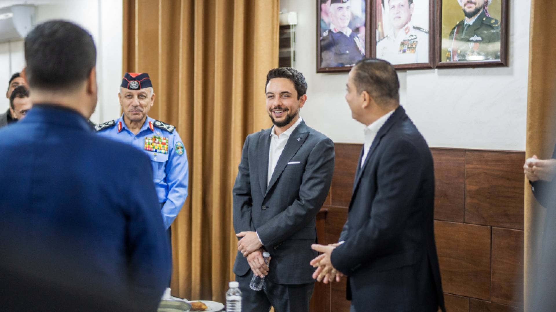 نائب الملك يزور إدارة مكافحة المخدرات