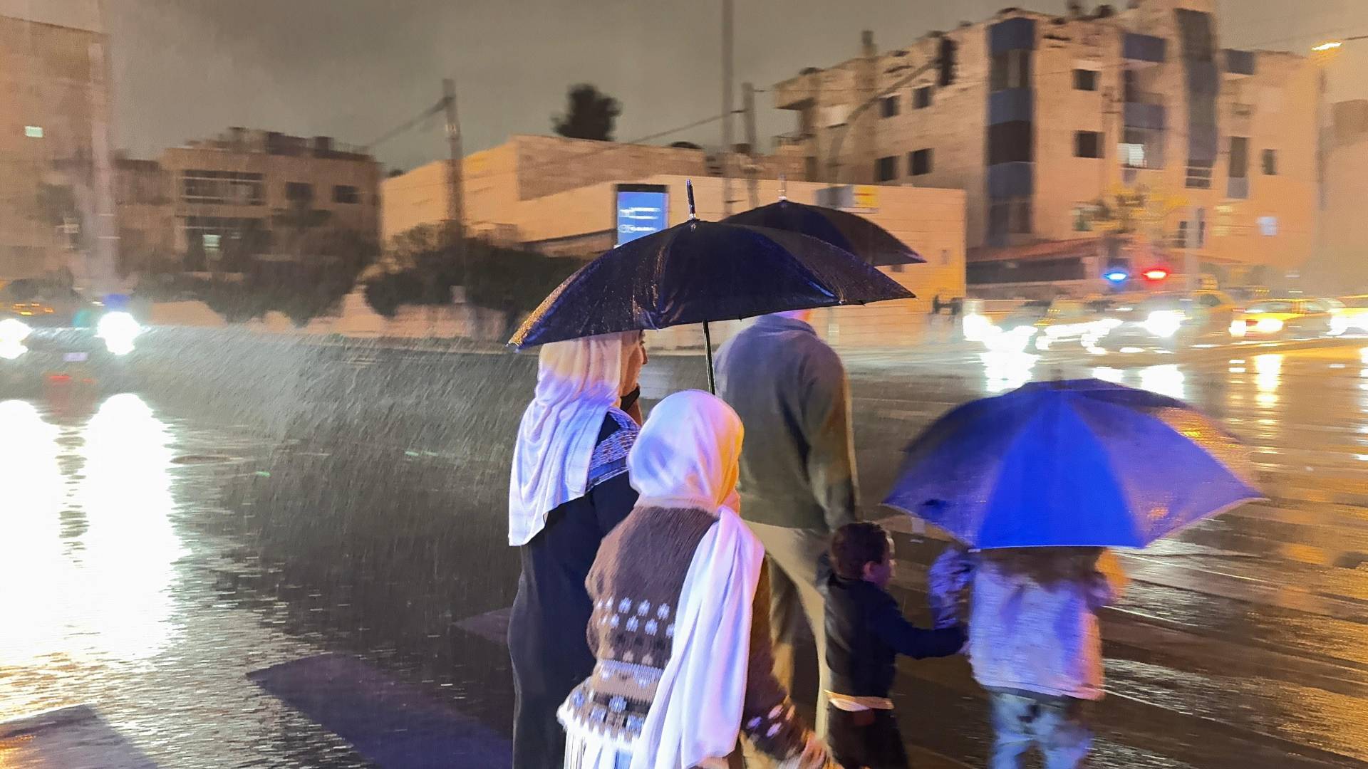 هطول الأمطار في عمان