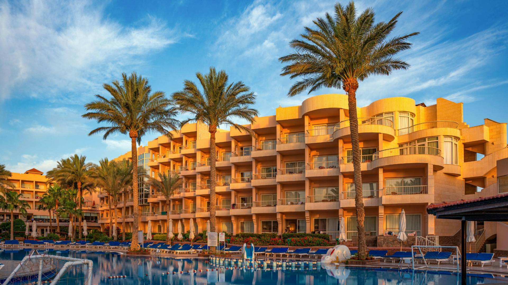 صورة تظهر أحد الفنادق