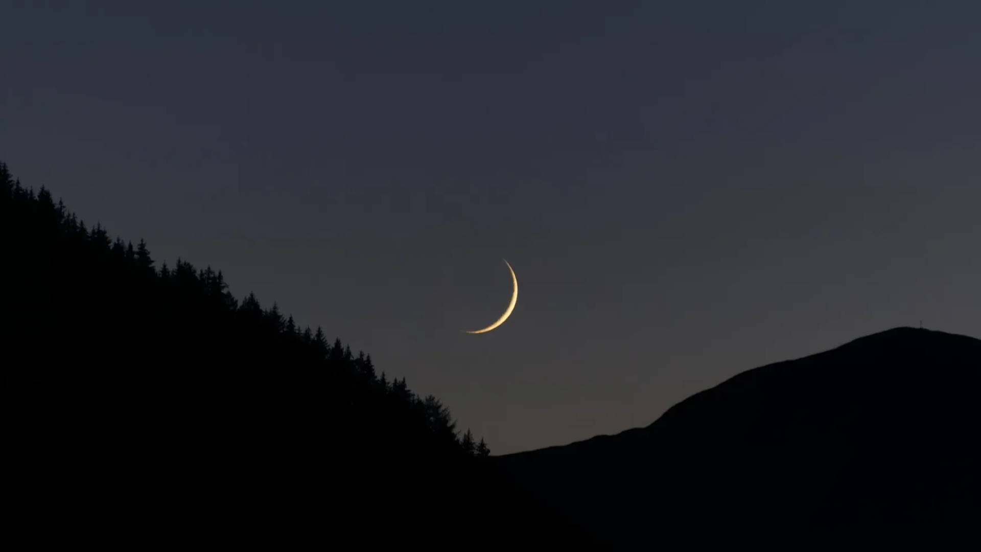 دولة عربية تفاجئ مواطنيها بإعلان عيد الفطر في ساعة متأخرة من الليل