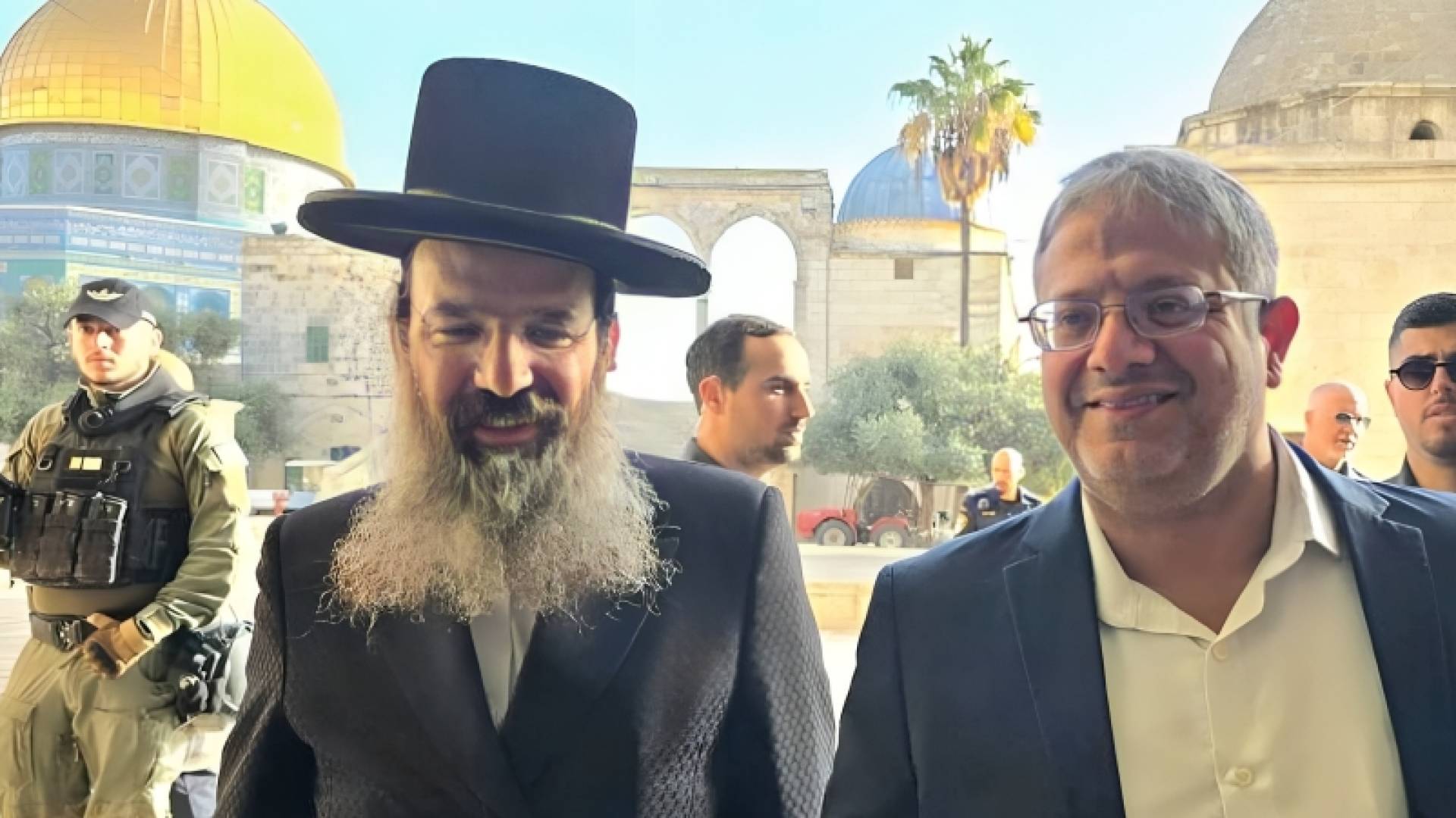 بن غفير يقتحم باحات الأقصى