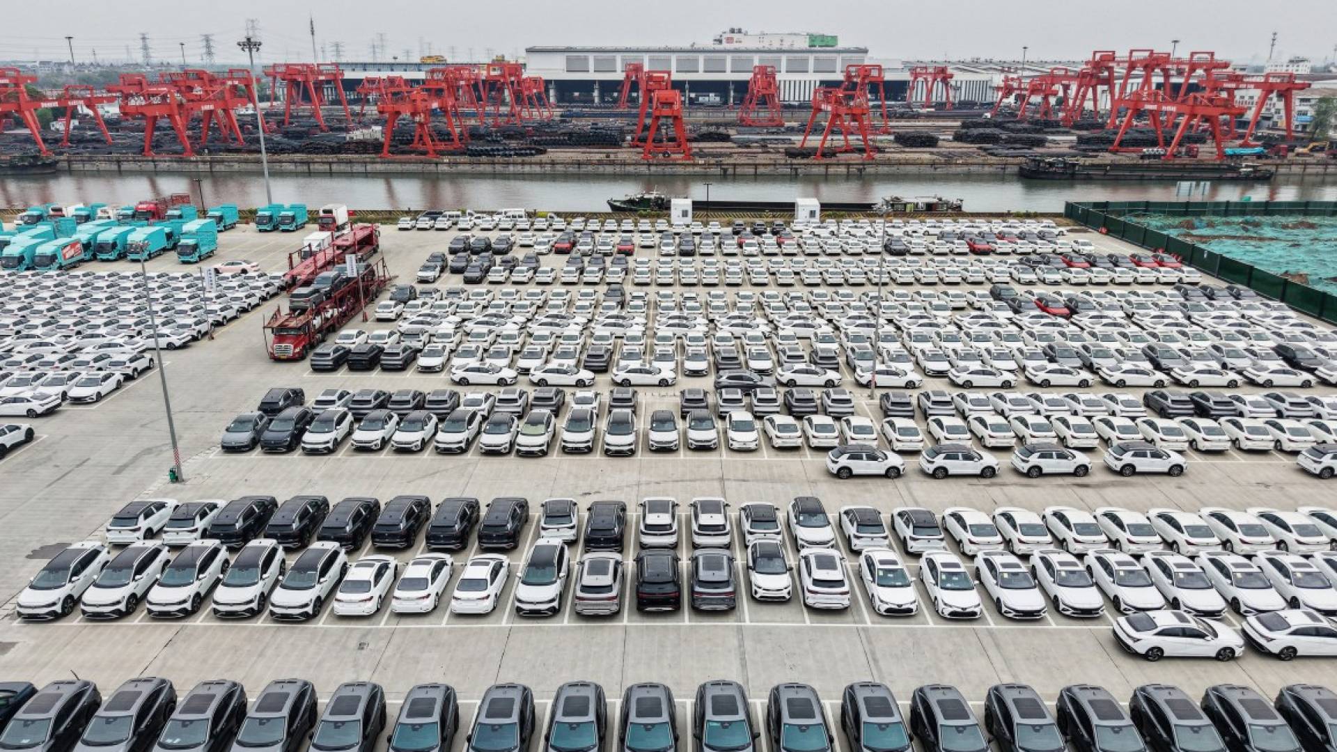 مركبات كهربائية مخصصة للتصدير