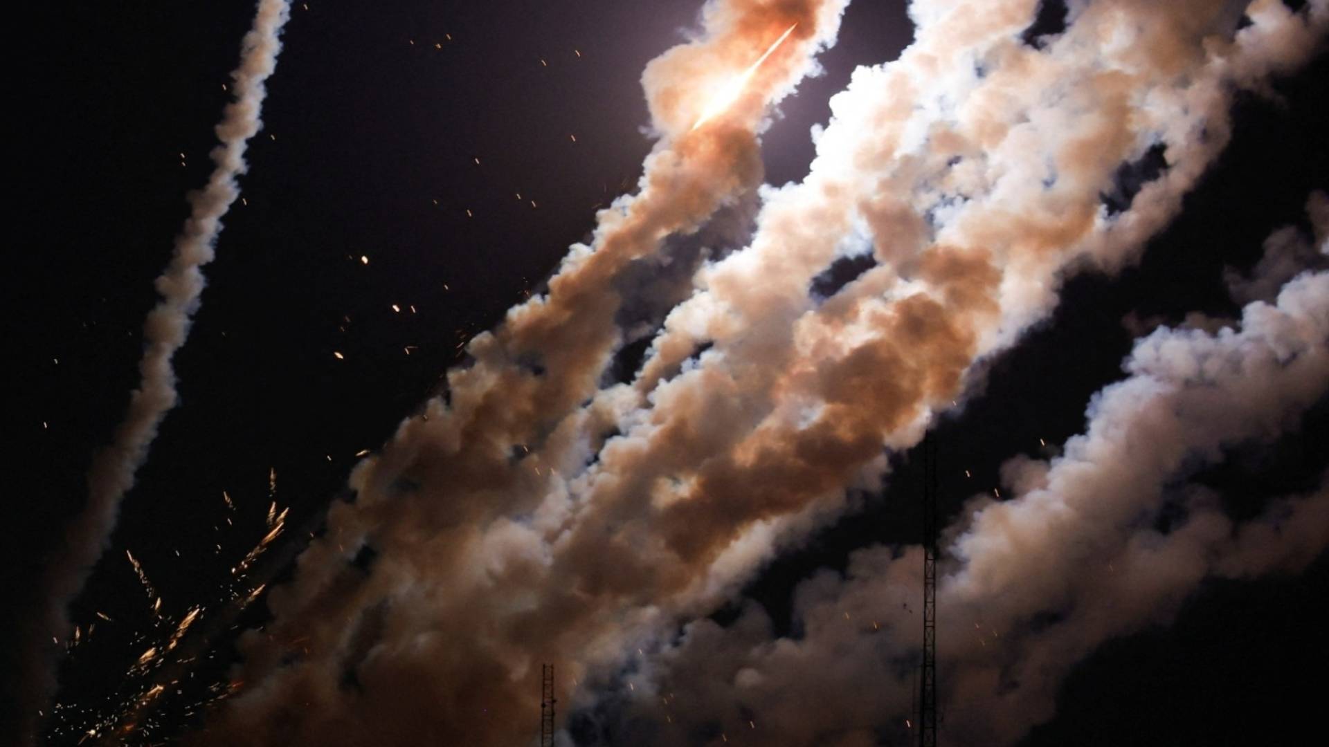 رشقة صاروخية - أرشيفية