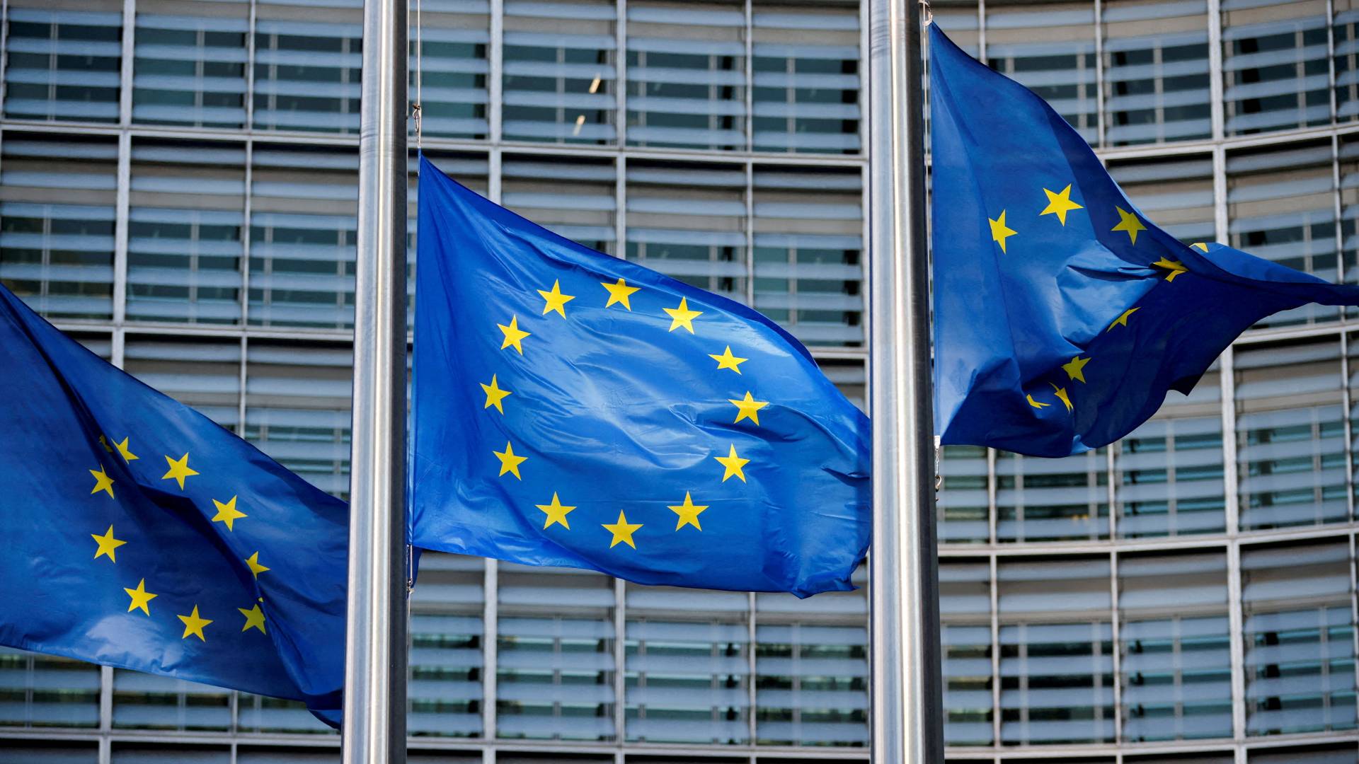 الاتحاد الأوروبي يعلق رسومه الجمركية على المنتجات الأمريكية لمدة 90 يوما