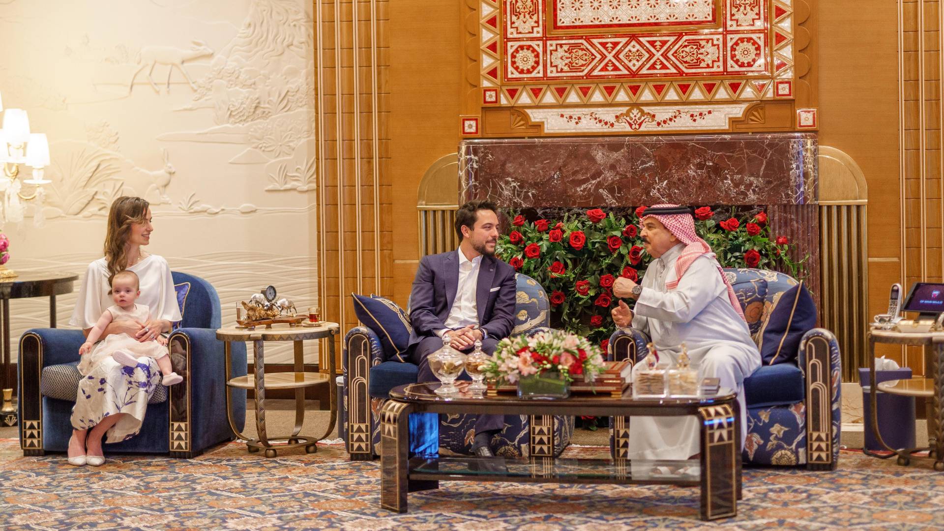 ولي العهد يلتقي ملك مملكة البحرين خلال زيارة خاصة للبحرين