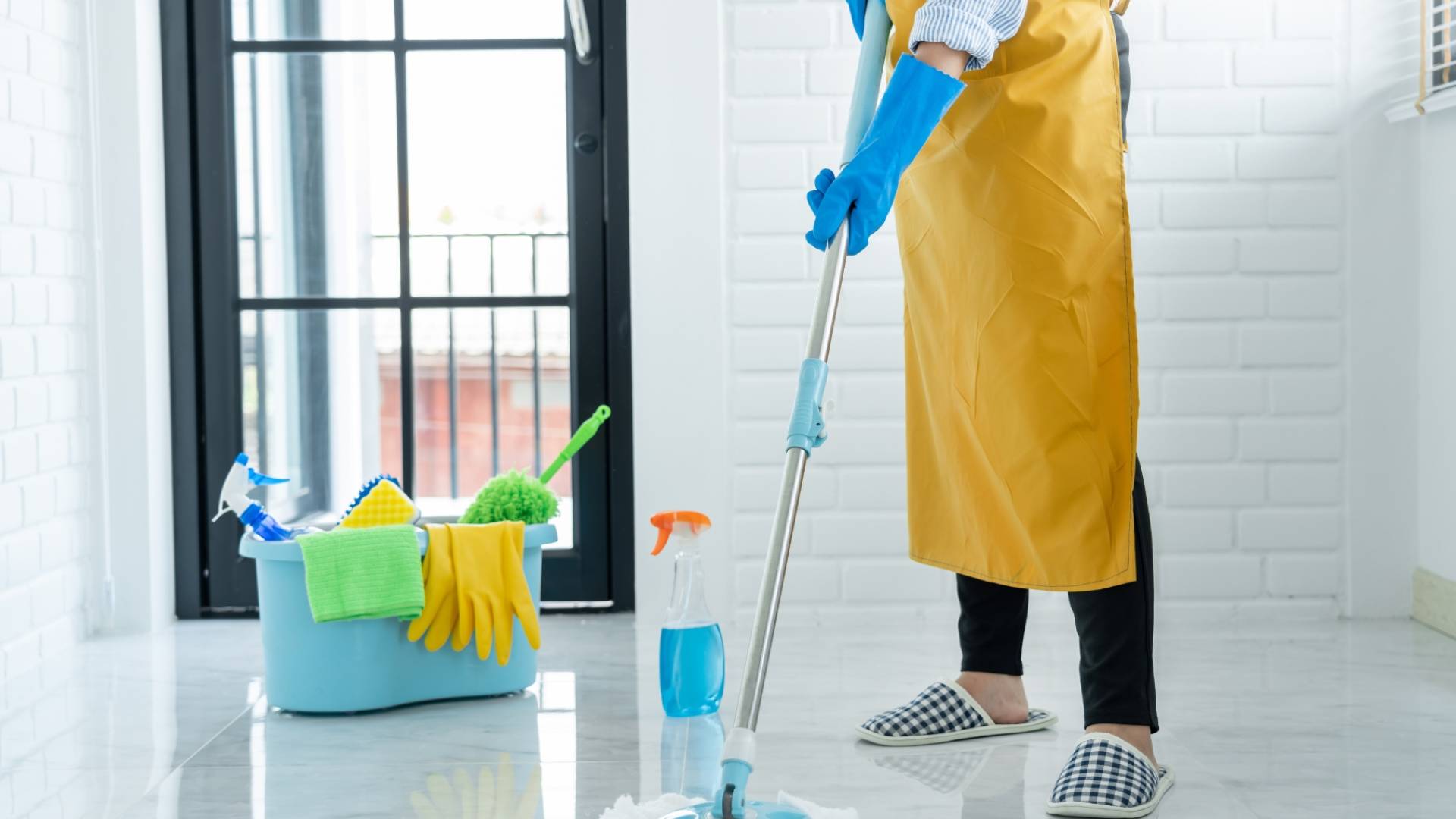 عاملة منزل - تعبيرية