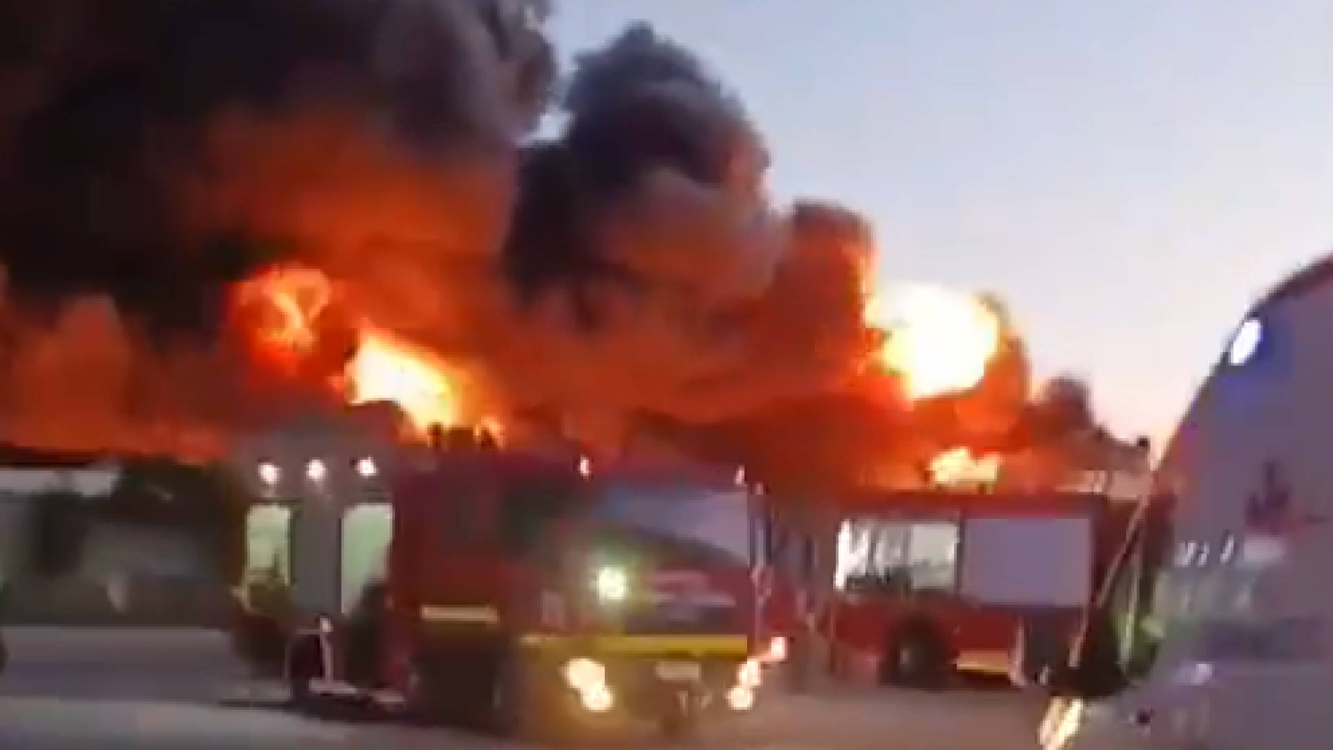 حريق في مصنع بلاستيك