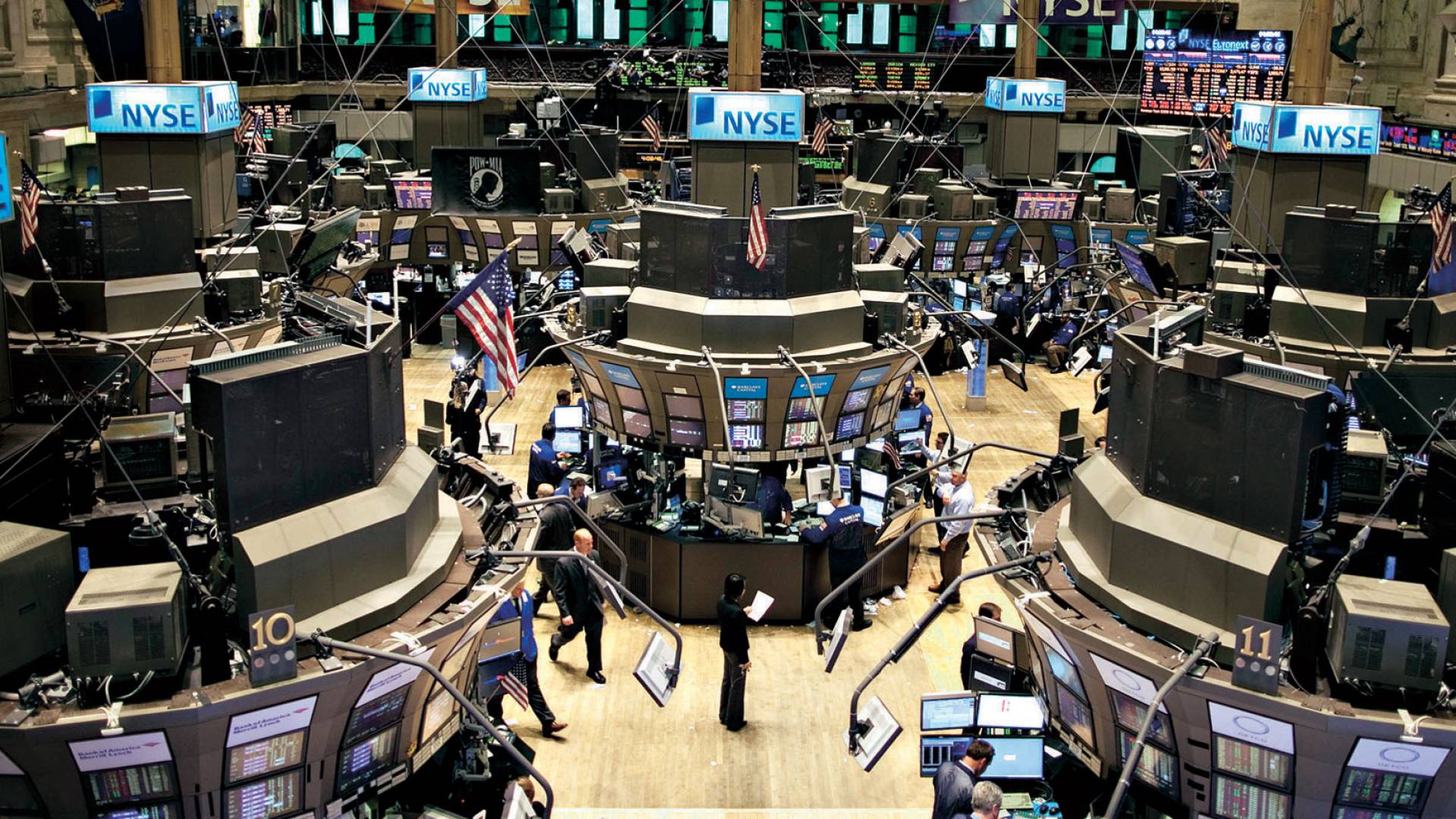 وول ستريت تغلق على تراجع جماعي مع ترقب نتائج الشركات