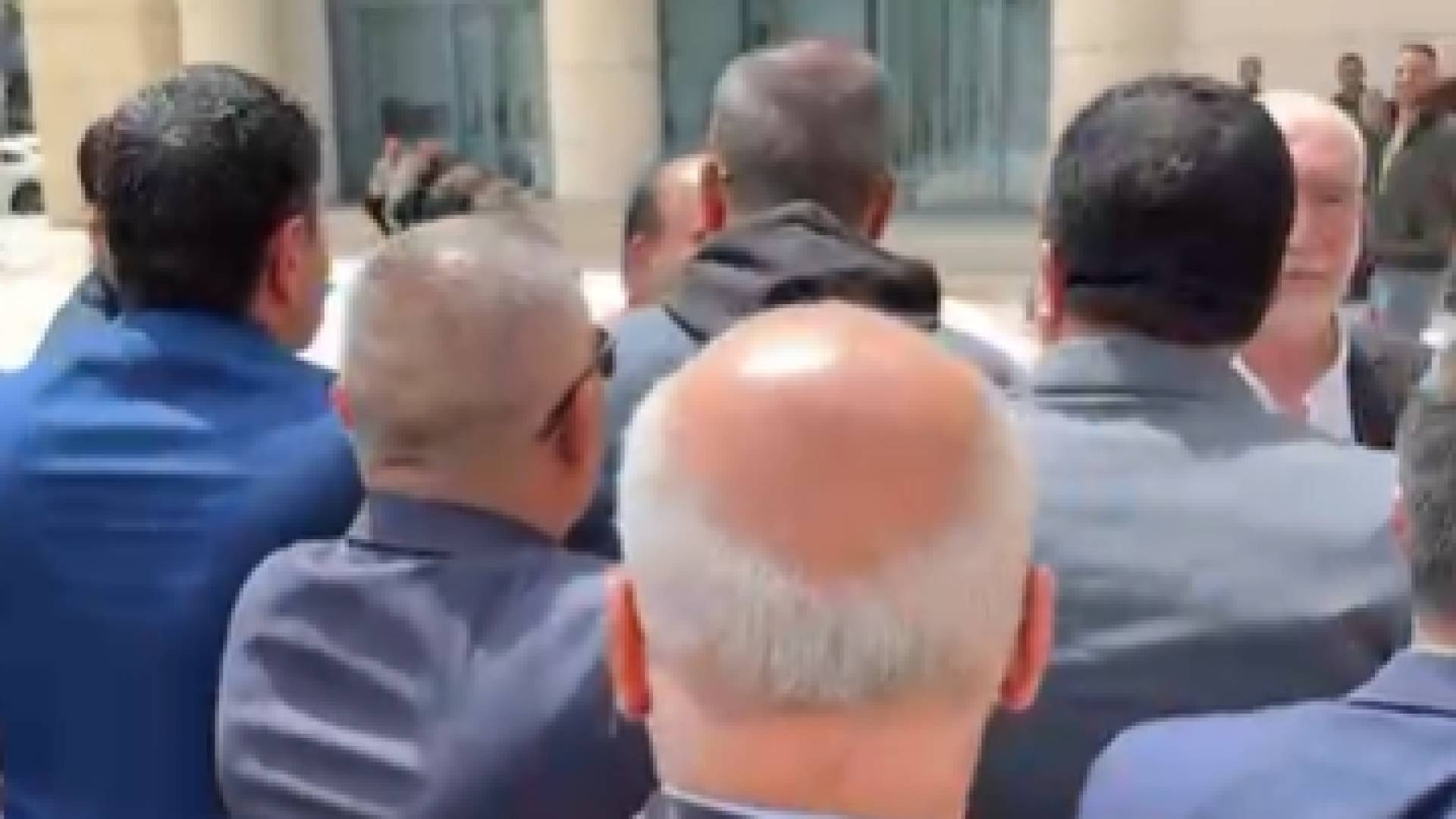 مواطنون يصرخون في وجه النائب العرموطي