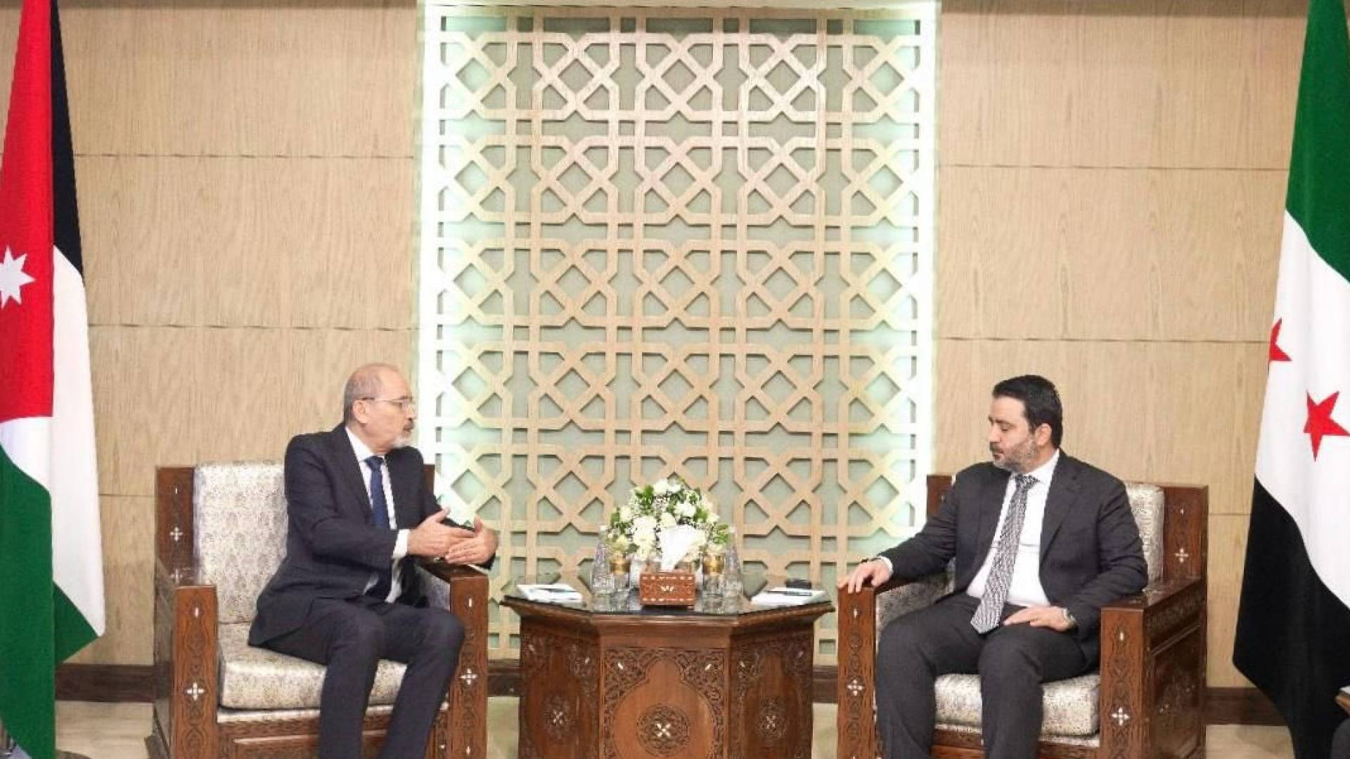 وزير الخارجية أيمن الصفدي ونظيره السوري أسعد الشيباني