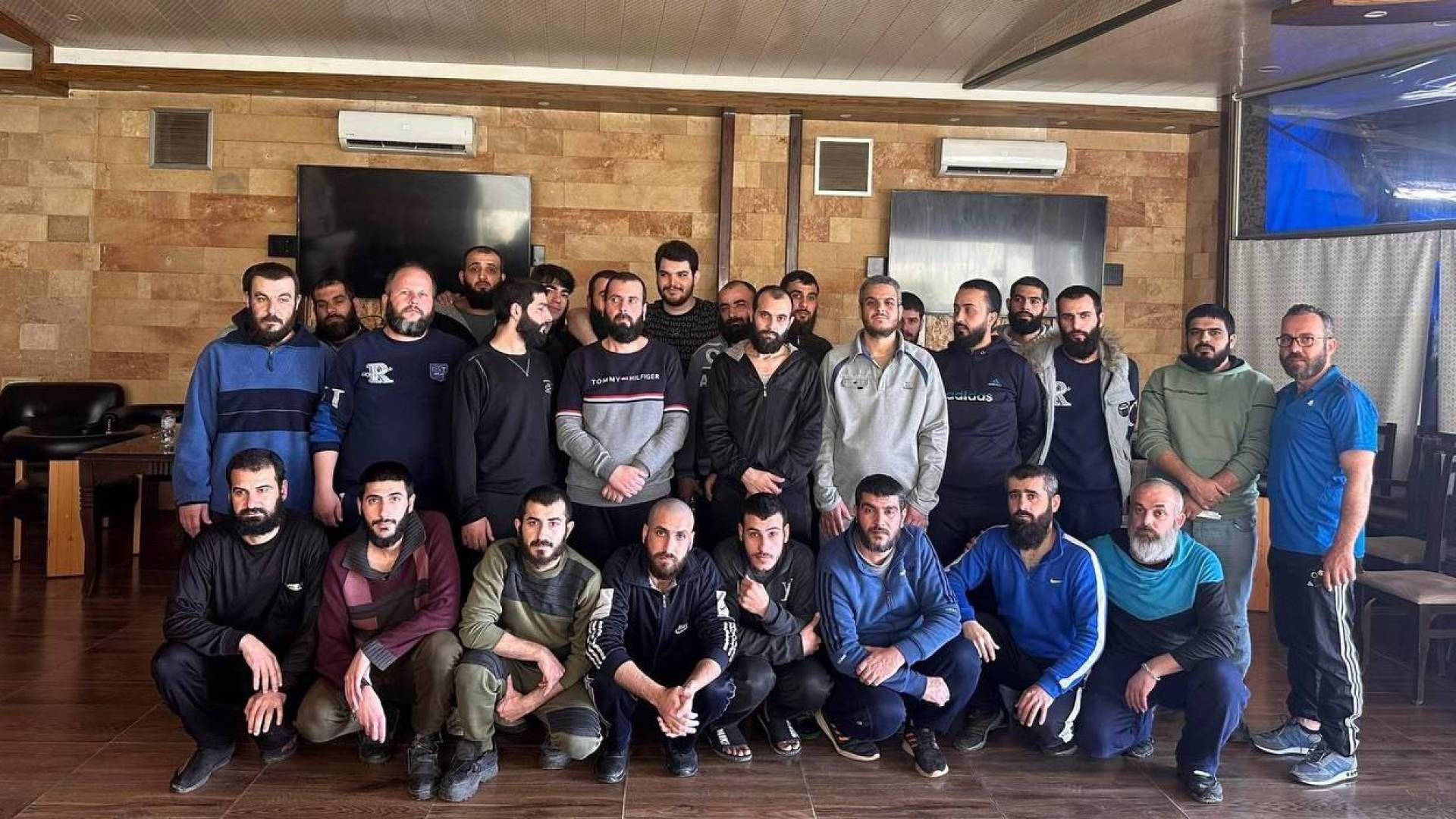 الضباط المفرج عنهم