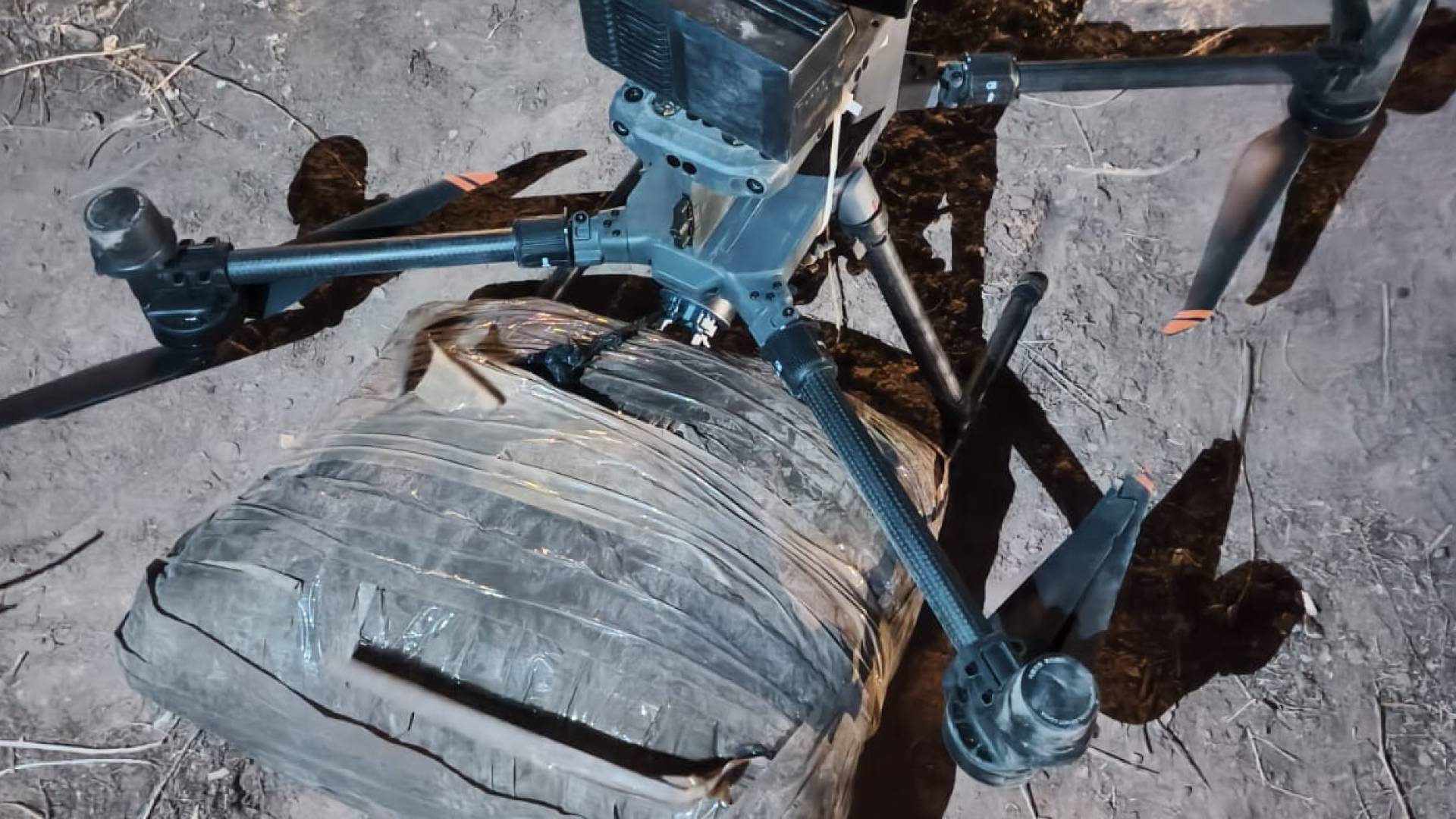 إحباط محاولة تهريب مواد مخدرة بواسطة طائرة مسيرة