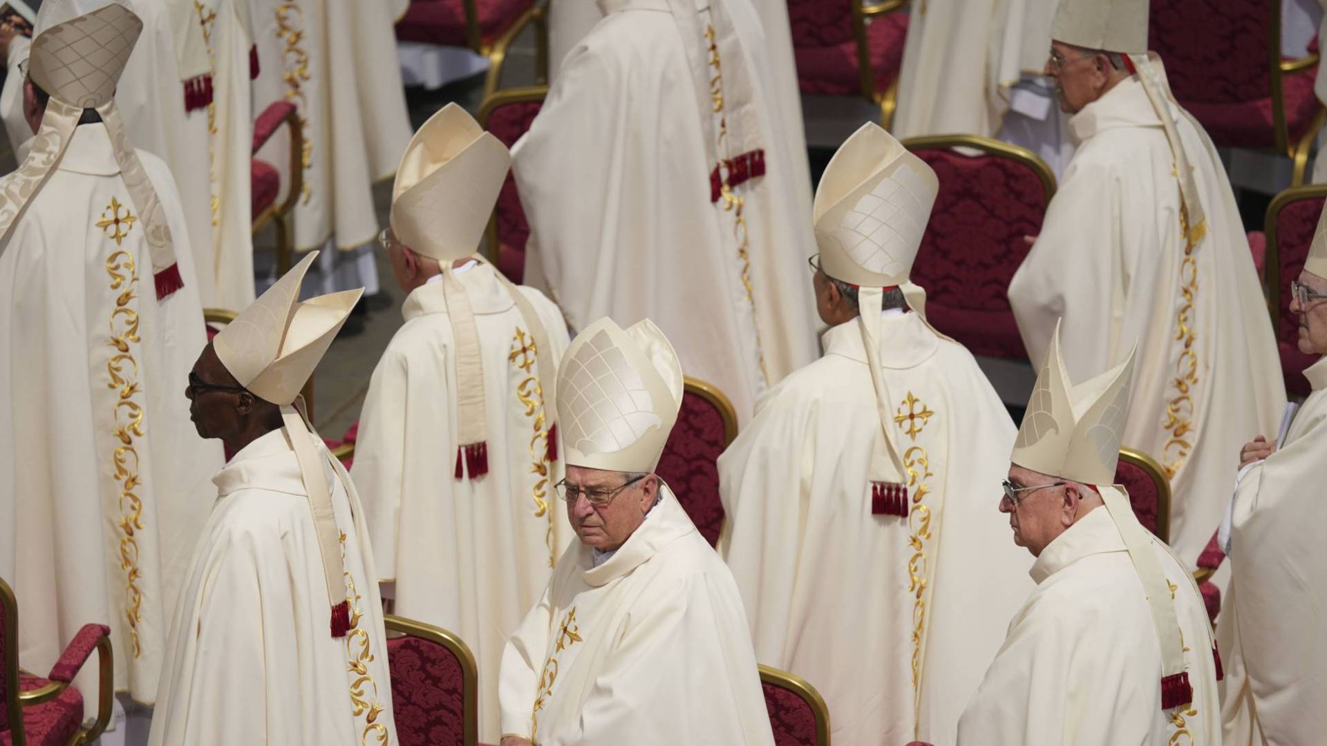 الفاتيكان يحدد موعد انتخاب البابا الجديد