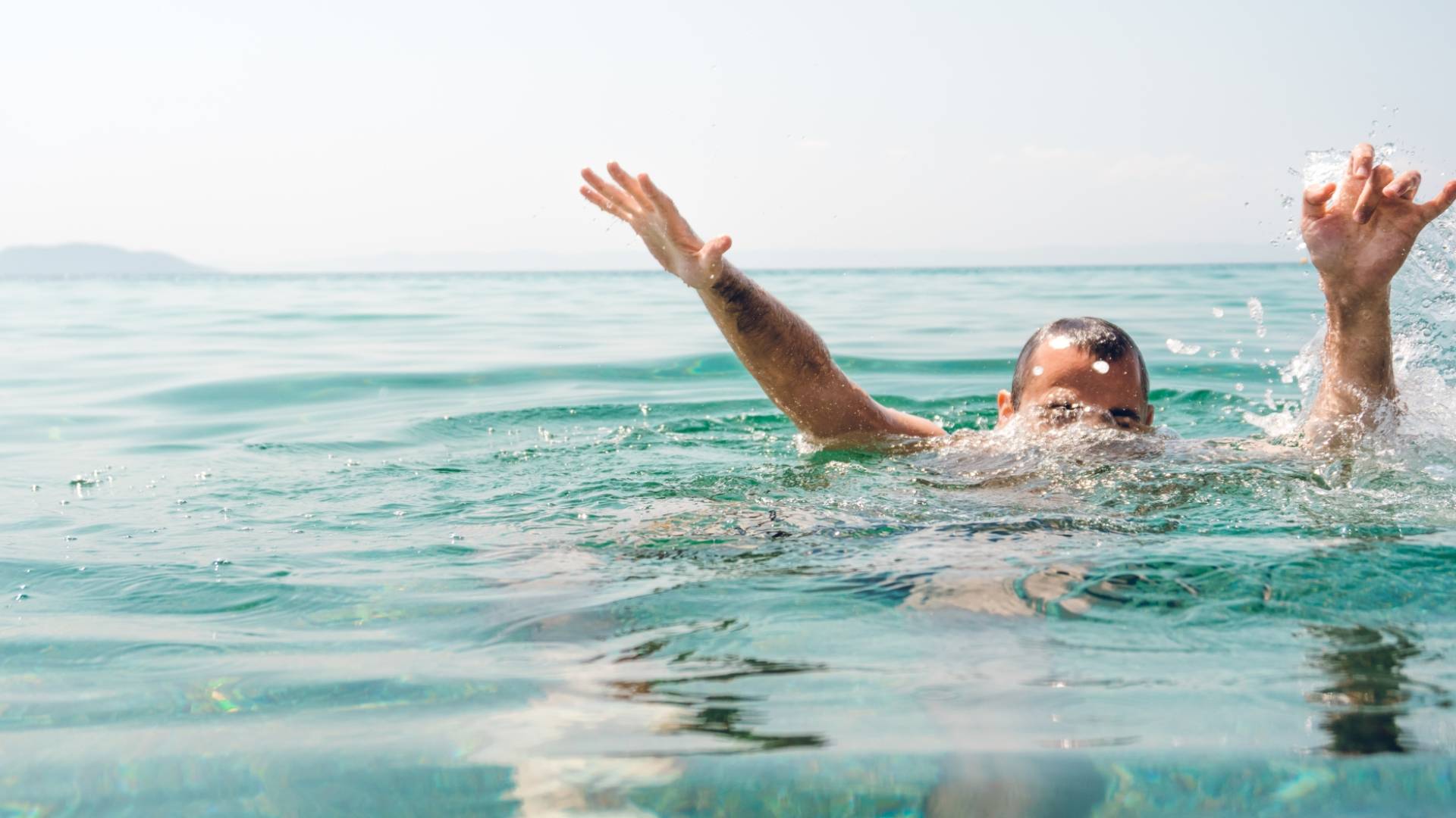 غرق شاب "تعبيرية"