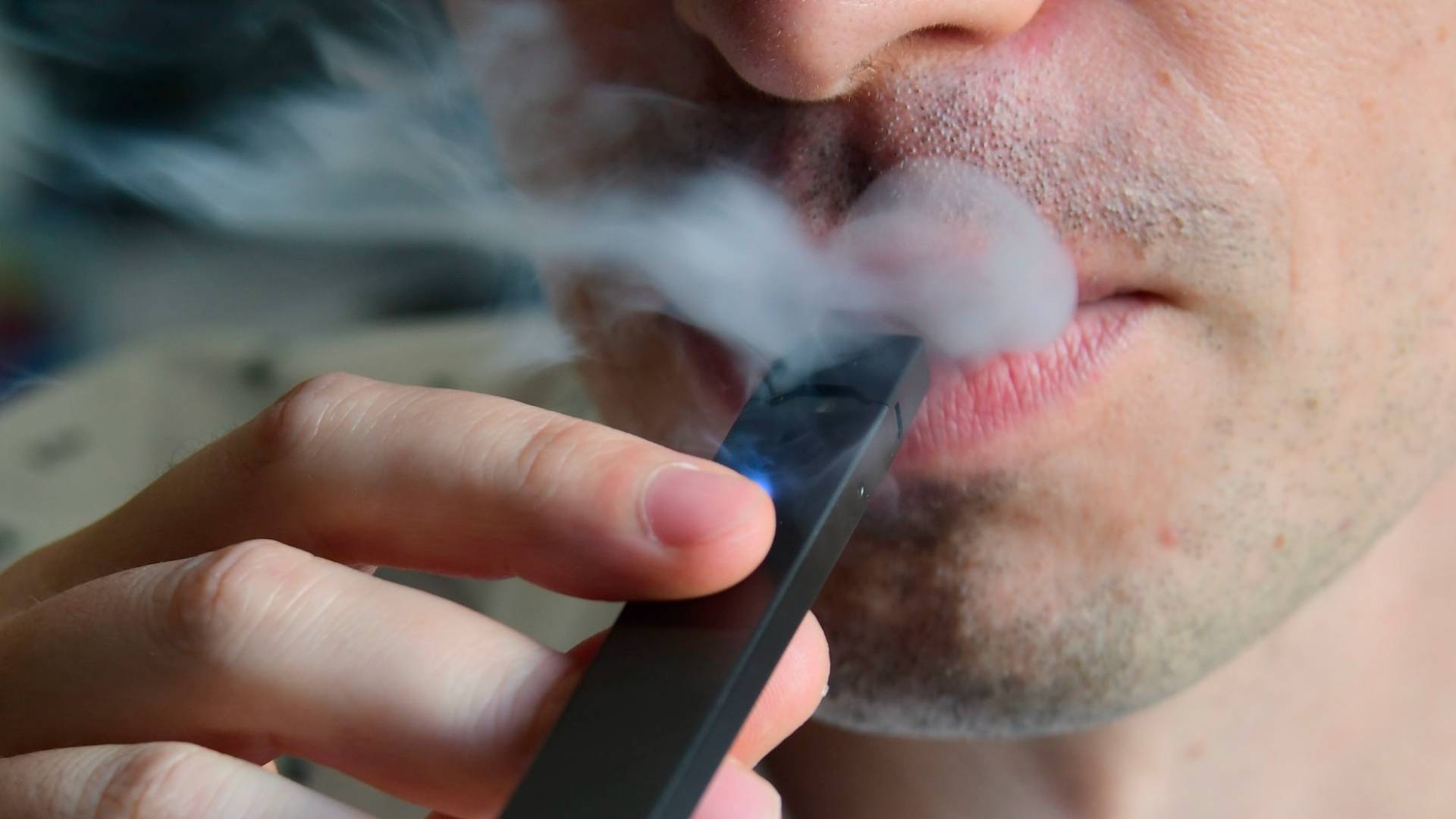 "رئة الفشار": مرض خطير يسببه التدخين الإلكتروني ولا علاج له حتى الآن