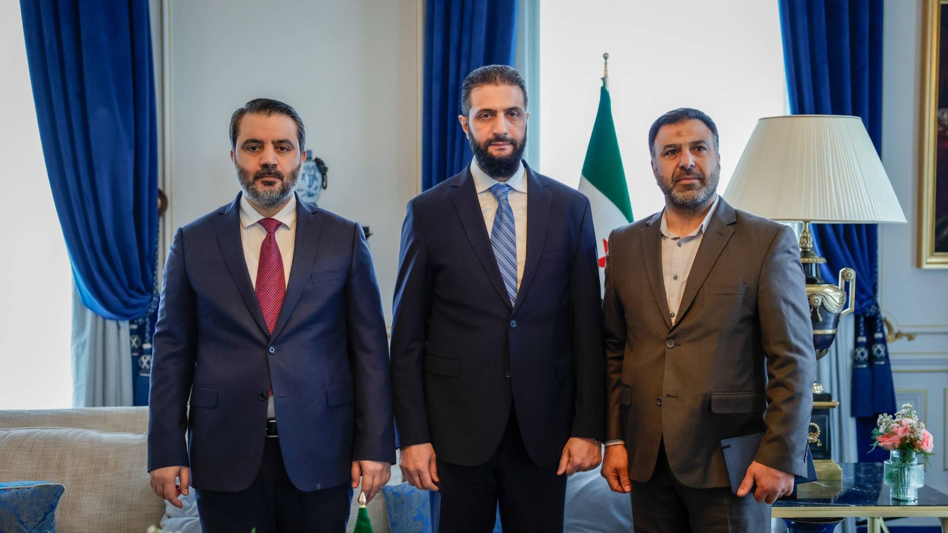 الشرع ووزير خارجيته يلتقيان "قيصر" على هامش الزيارة الرسمية إلى باريس