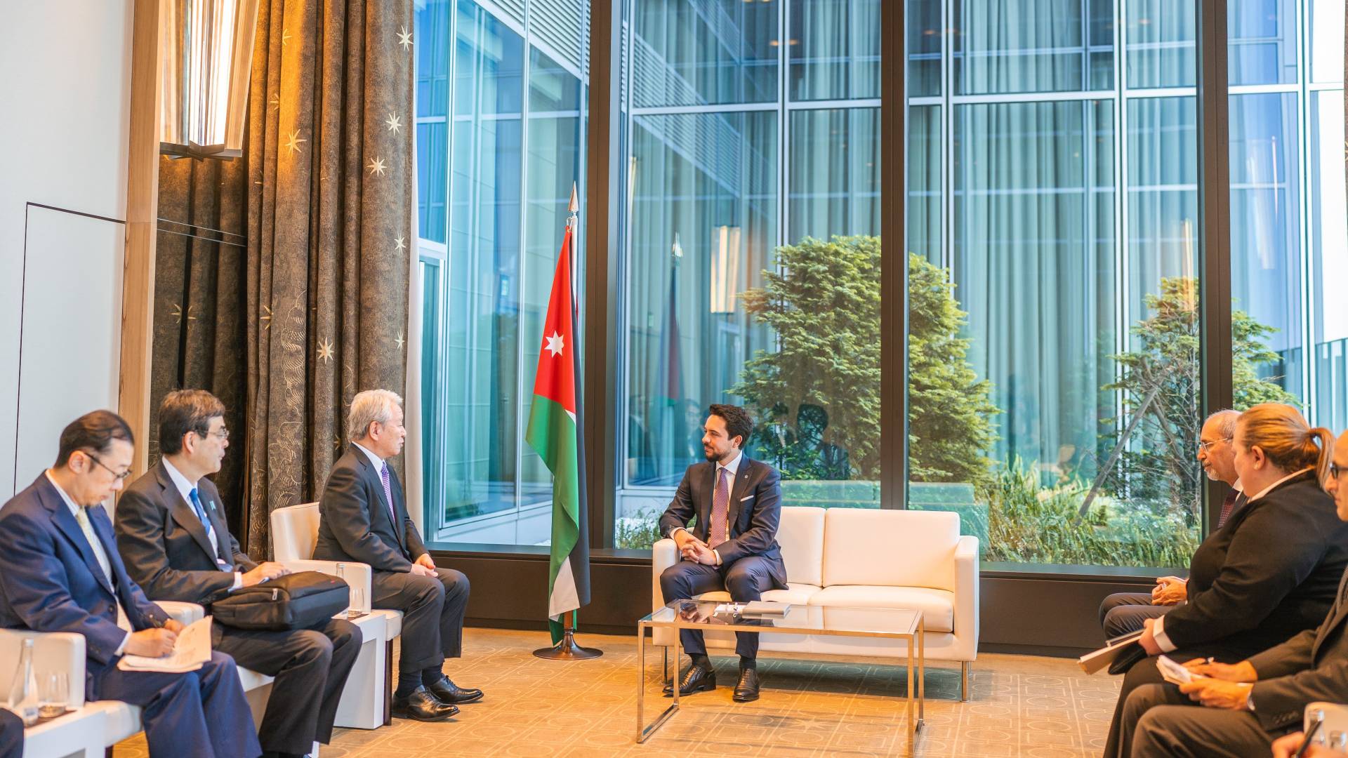 ولي العهد يبحث مع رئيس الوكالة اليابانية للتعاون الدولي سبل تعزيز التعاون الاقتصادي والتنموي