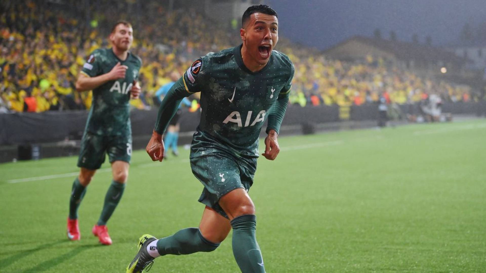 لاعب نادي توتنهام