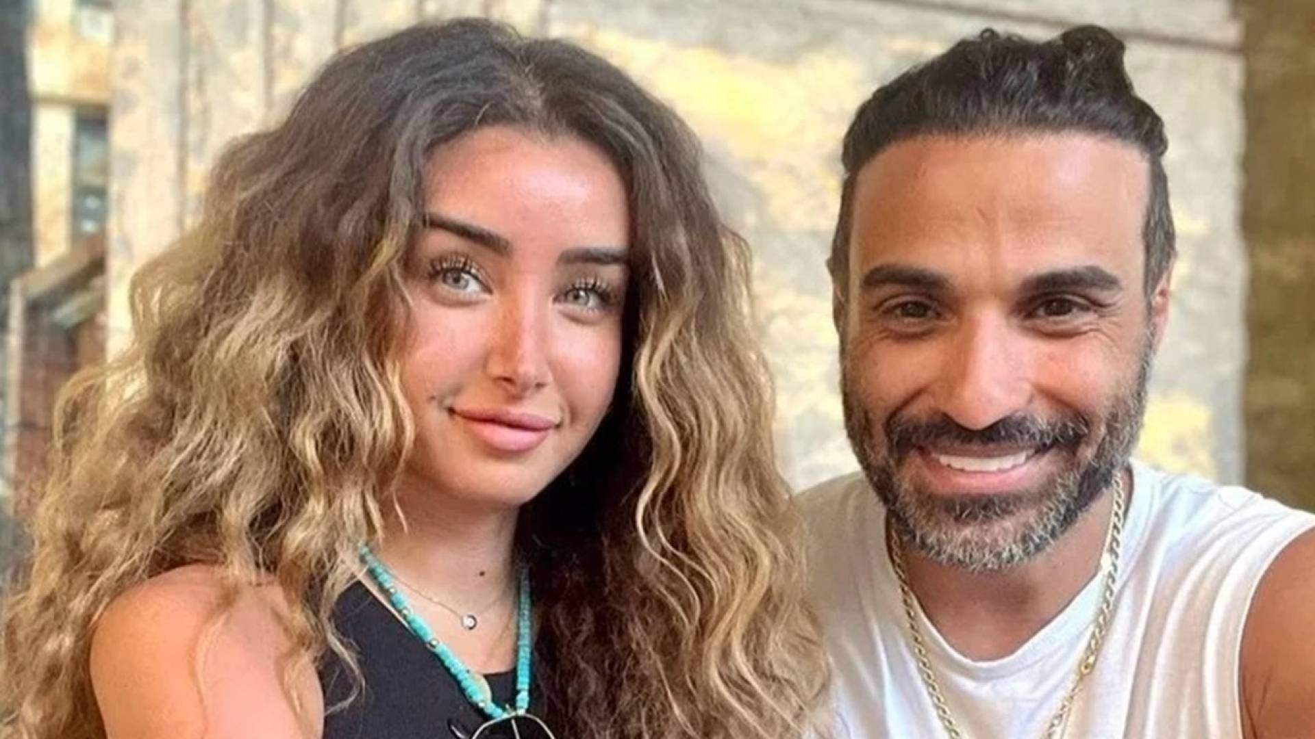 أحمد فهمي مع هنا الزاهد