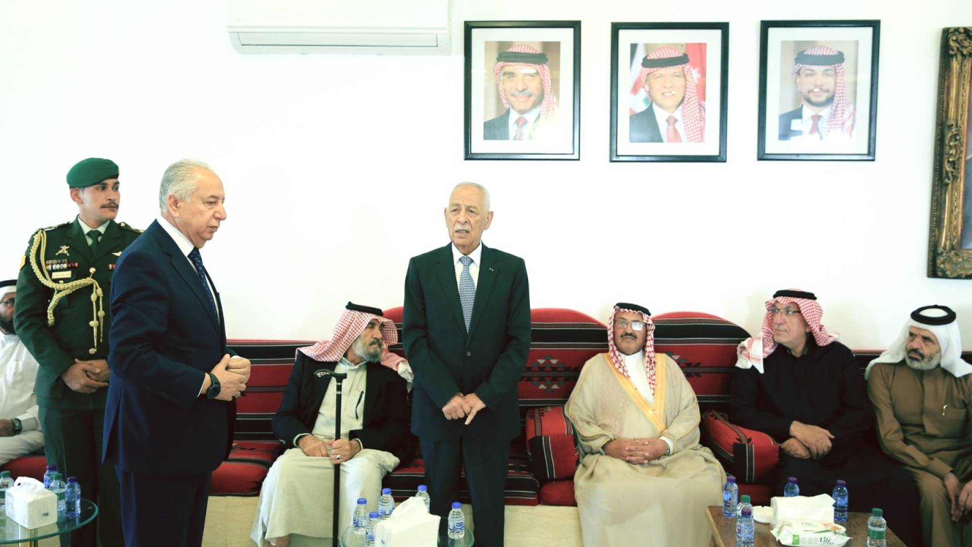 مندوبا عن الملك وولي العهد...العيسوي يعزي عشائر الحنيطي