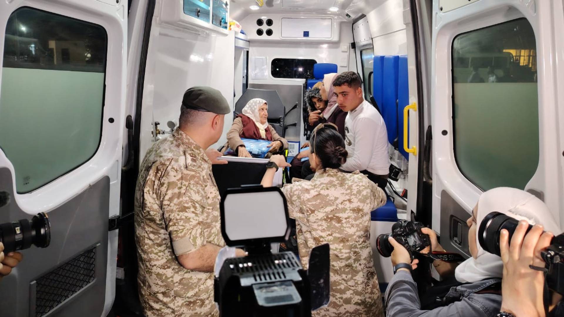 القوات المسلحة تنفذ عملية إجلاء طبي جديدة لأطفال مرضى بالسرطان من غزة