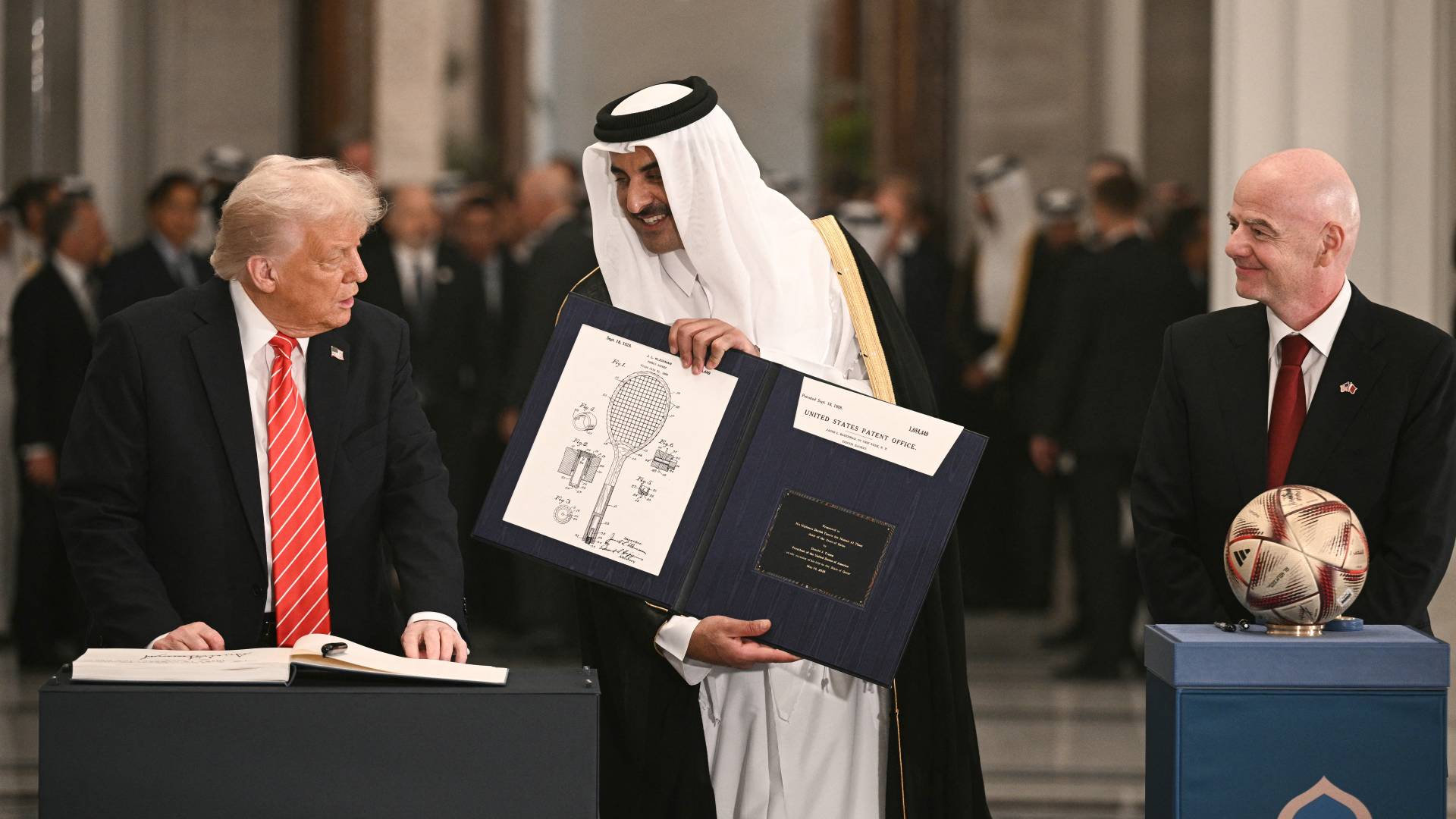 تسليم مهام استضافة المونديال من قطر لأمريكا