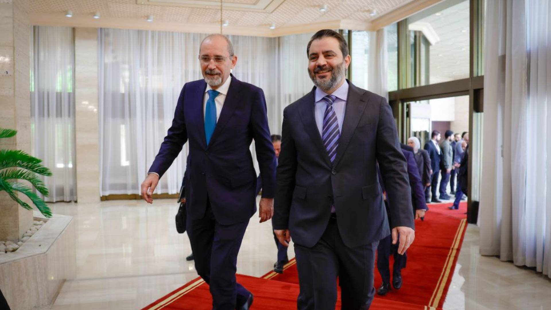 وزير الخارجية ايمن الصفدي خلال لقائه نظيره السوري أسعد الشيباني