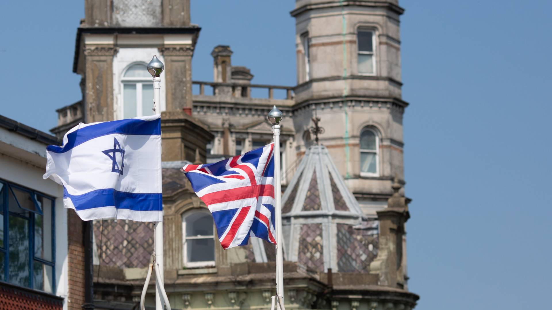 هكذا ردت وزارة خارجية الاحتلال عقب تعليق بريطانيا اتفاق التجارة مع تل أبيب