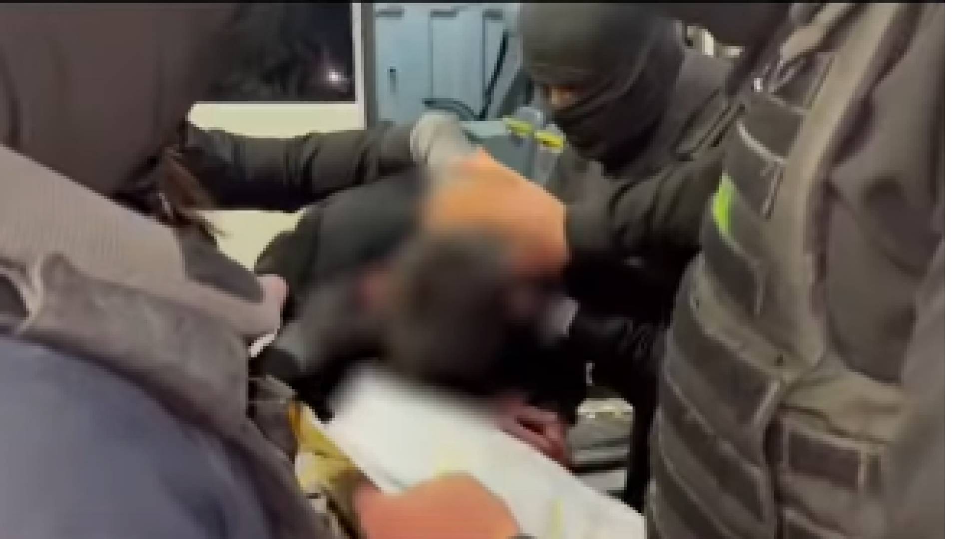 شرطة الاحتلال تعتدي بالضرب وتنكل الشاب الفلسطيني الذي بصق على مجندة