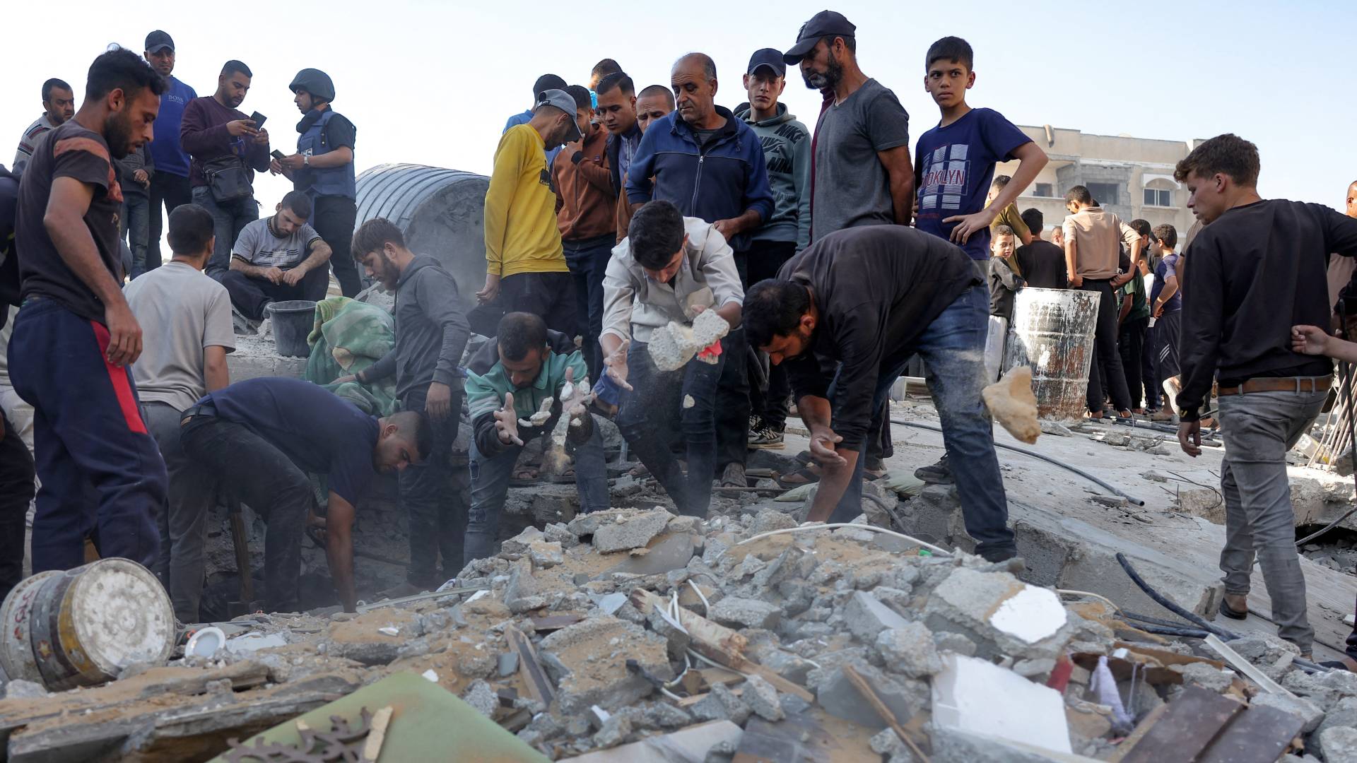 غارة للاحتلال استهدفت منزل عائلة فلسطينية في جباليا