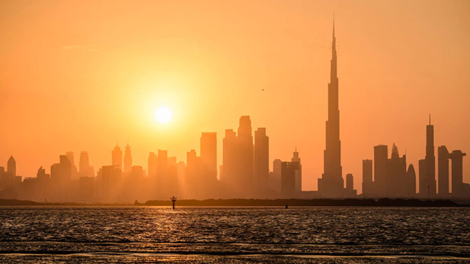 طقس حار في الامارات